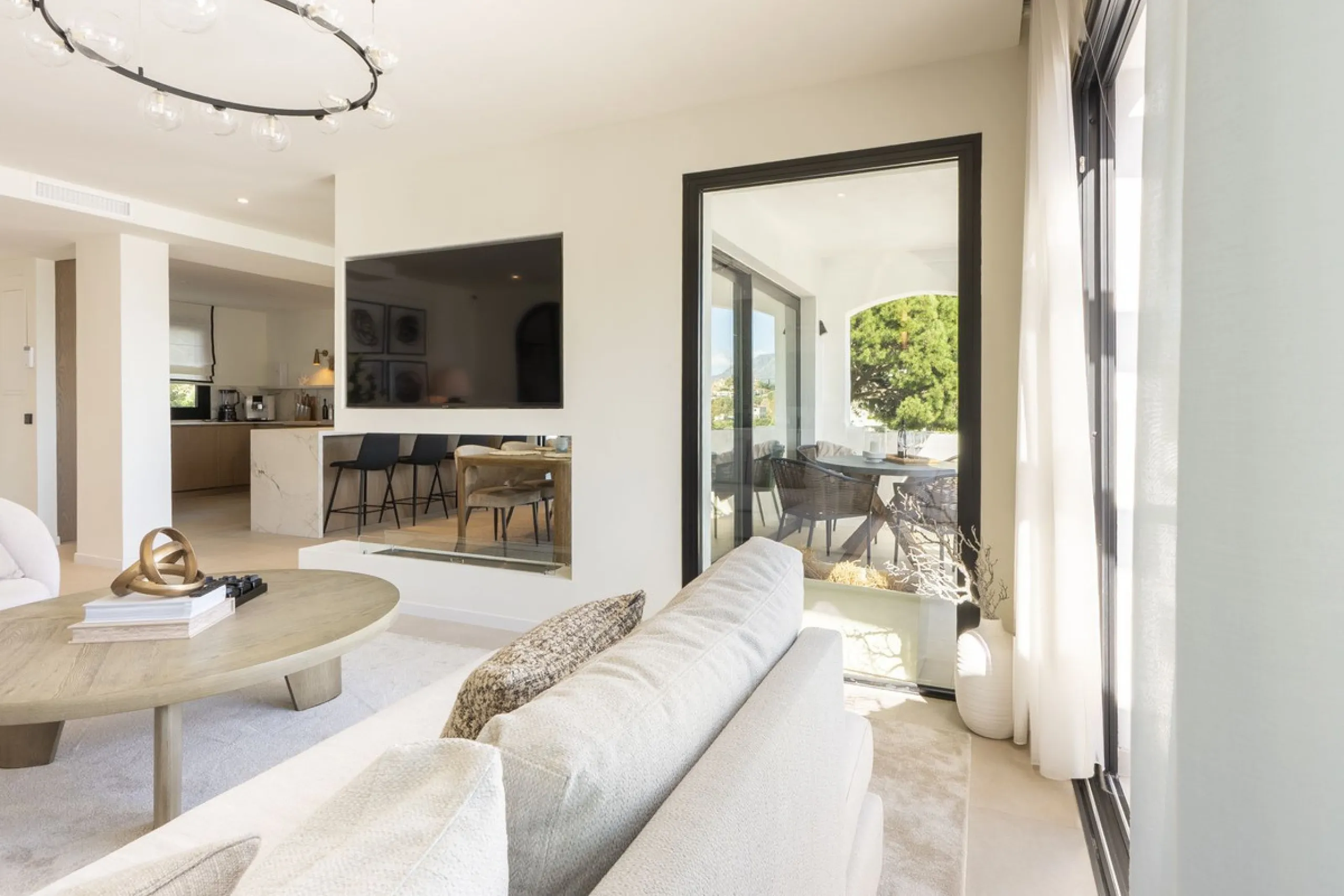 Elegant Penthouse Living in Puerto del Almendro, Benahavís