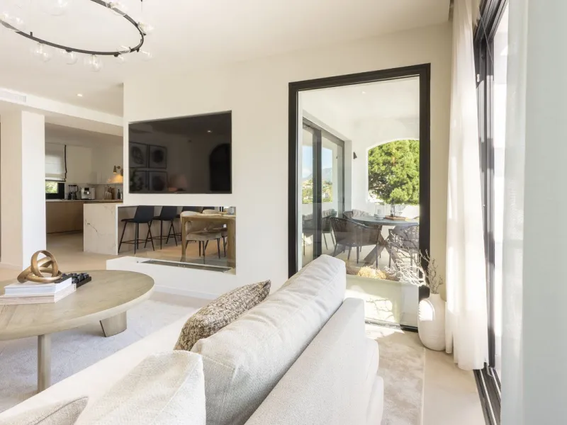 Elegant Penthouse Living in Puerto del Almendro, Benahavís