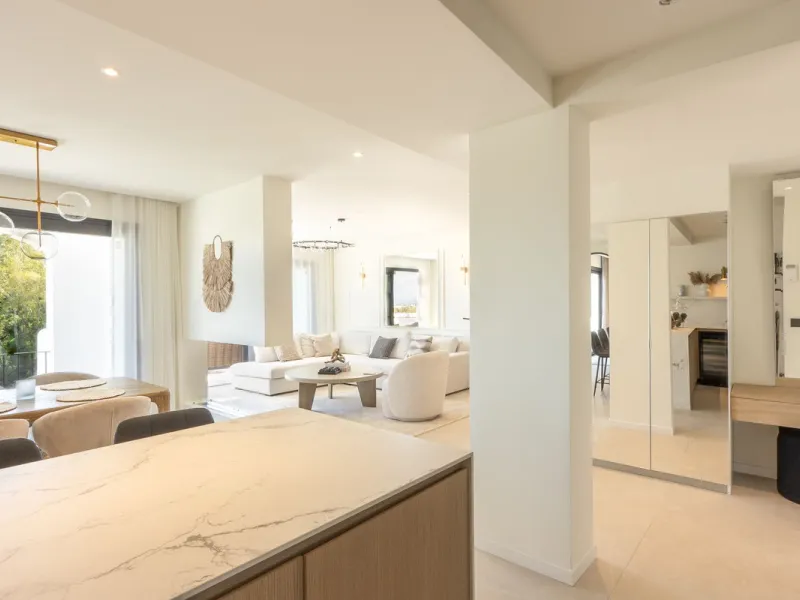 Elegant Penthouse Living in Puerto del Almendro, Benahavís