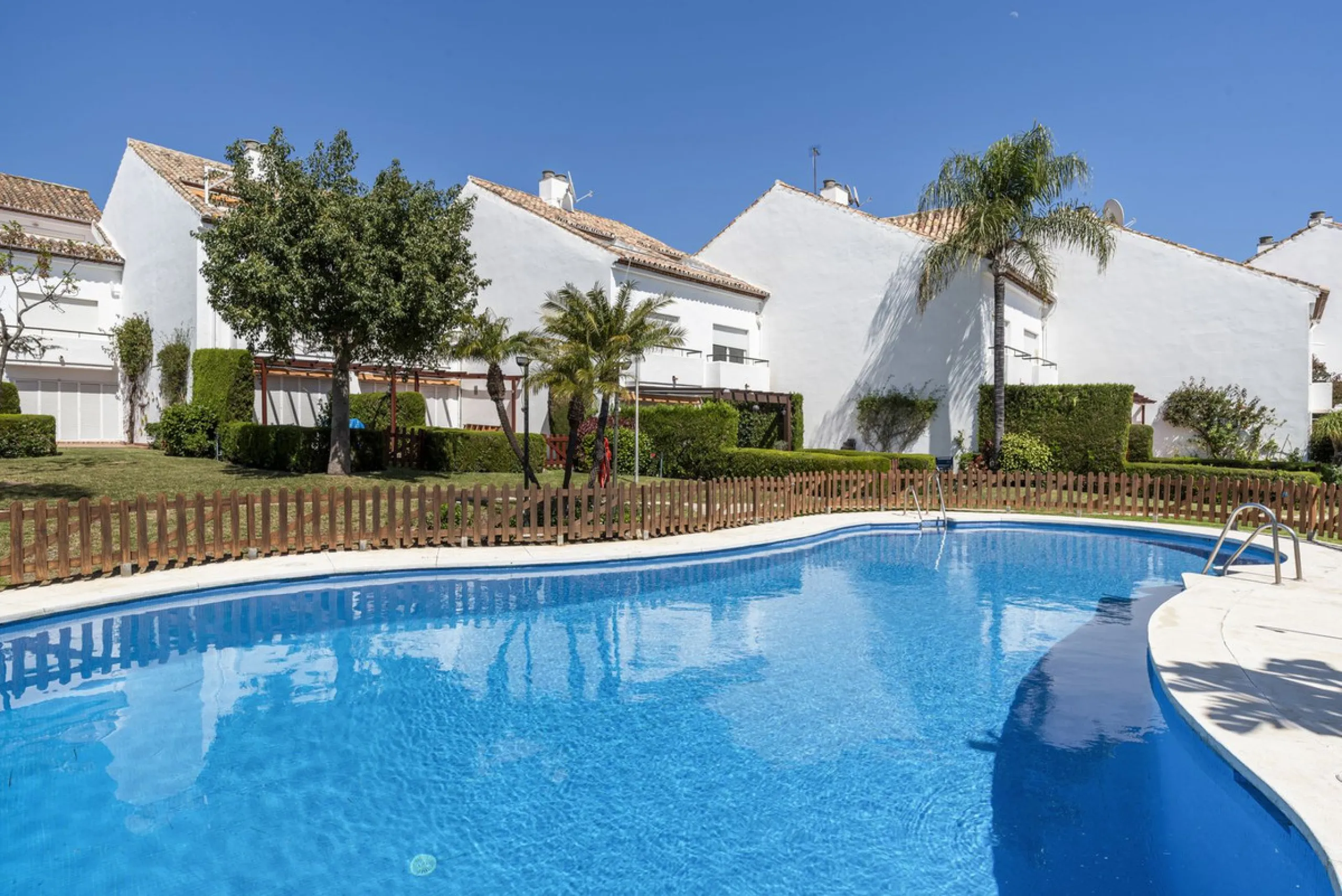 Frontline Beach Townhouse – Bahia Doncella, Estepona West