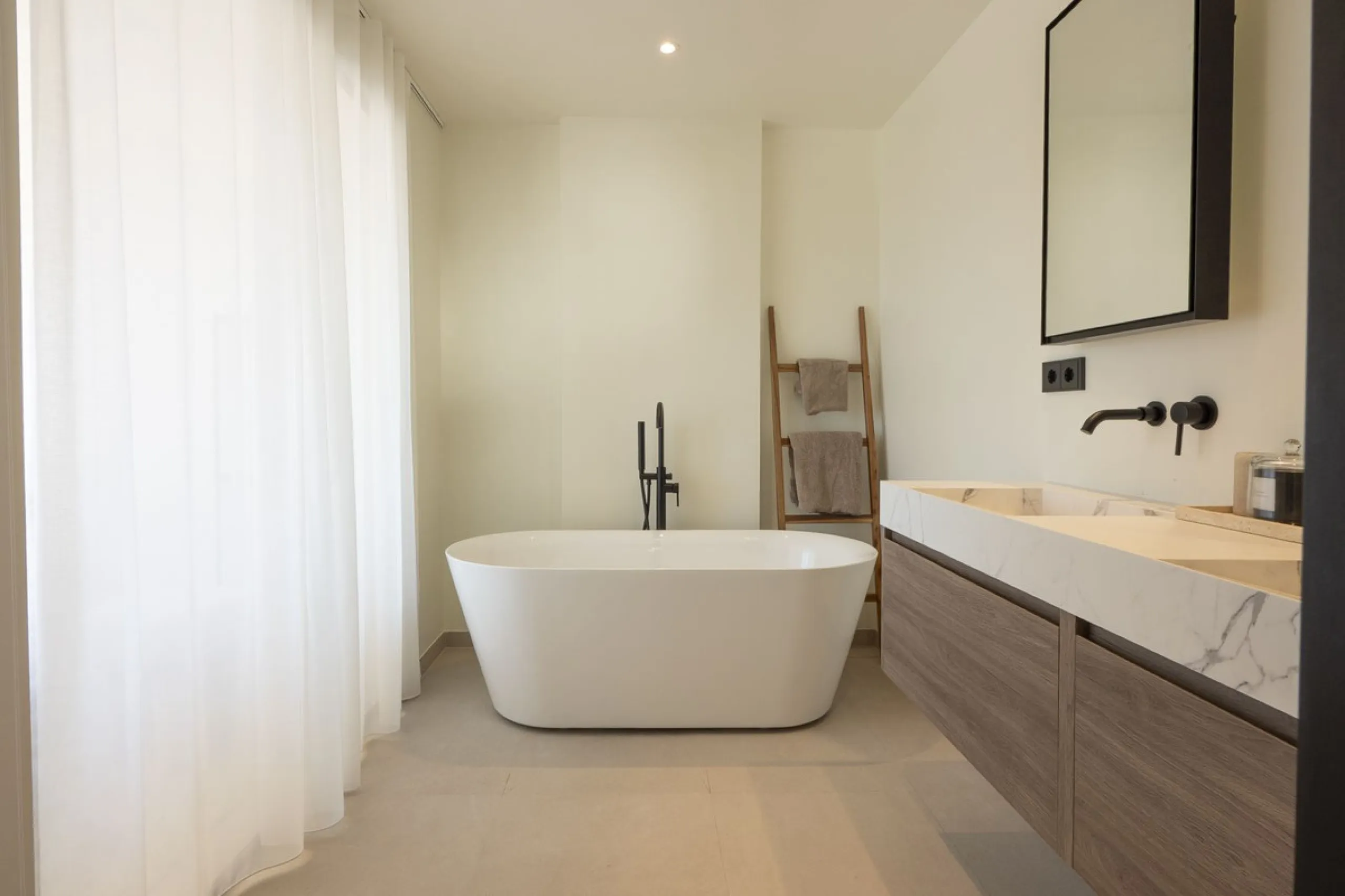 Elegant Penthouse Living in Puerto del Almendro, Benahavís