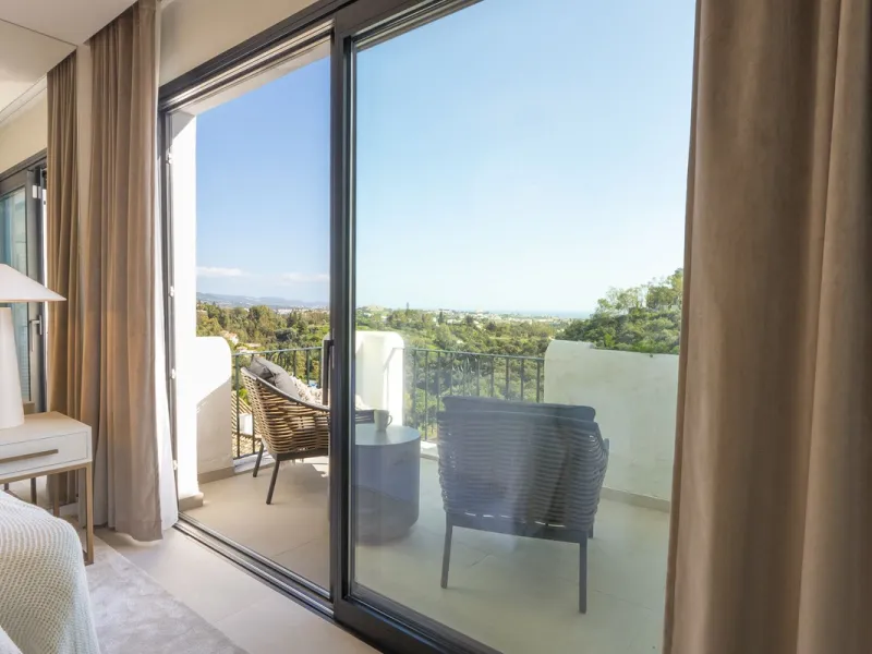 Elegant Penthouse Living in Puerto del Almendro, Benahavís
