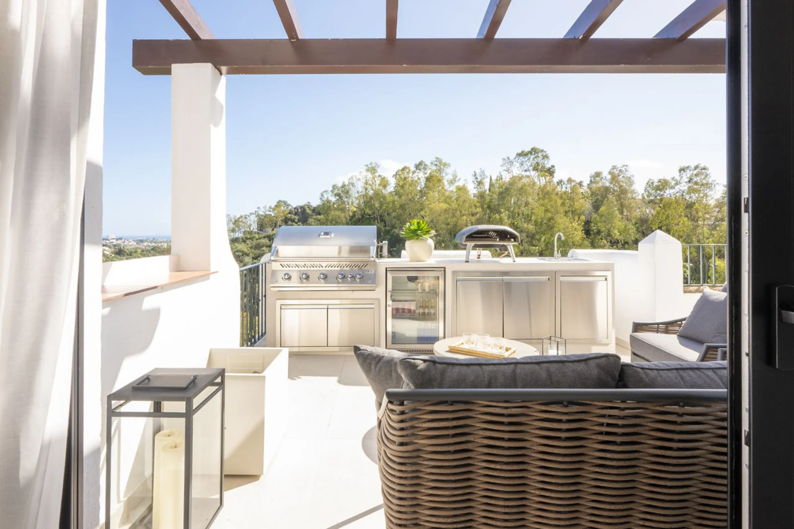 Elegant Penthouse Living in Puerto del Almendro, Benahavís