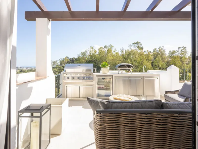 Elegant Penthouse Living in Puerto del Almendro, Benahavís