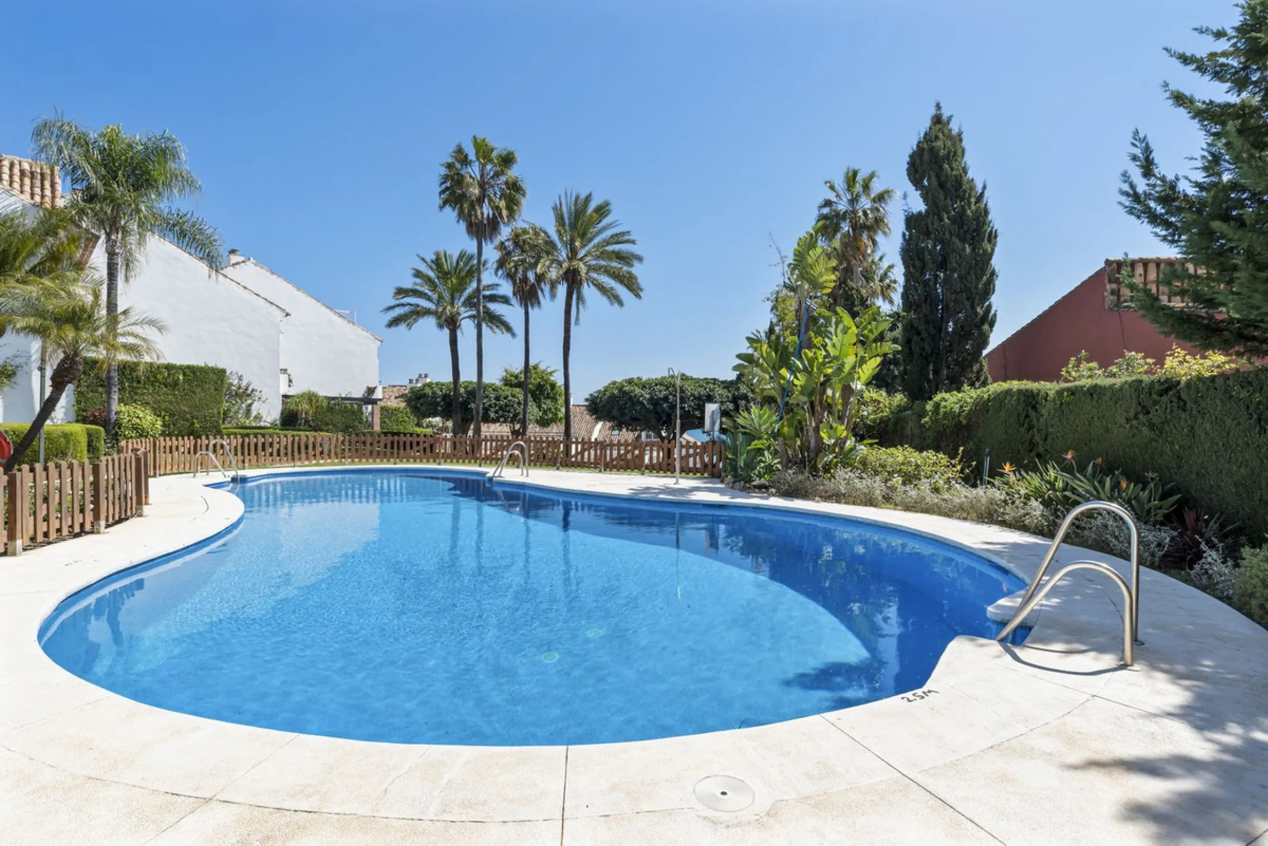 Frontline Beach Townhouse – Bahia Doncella, Estepona West