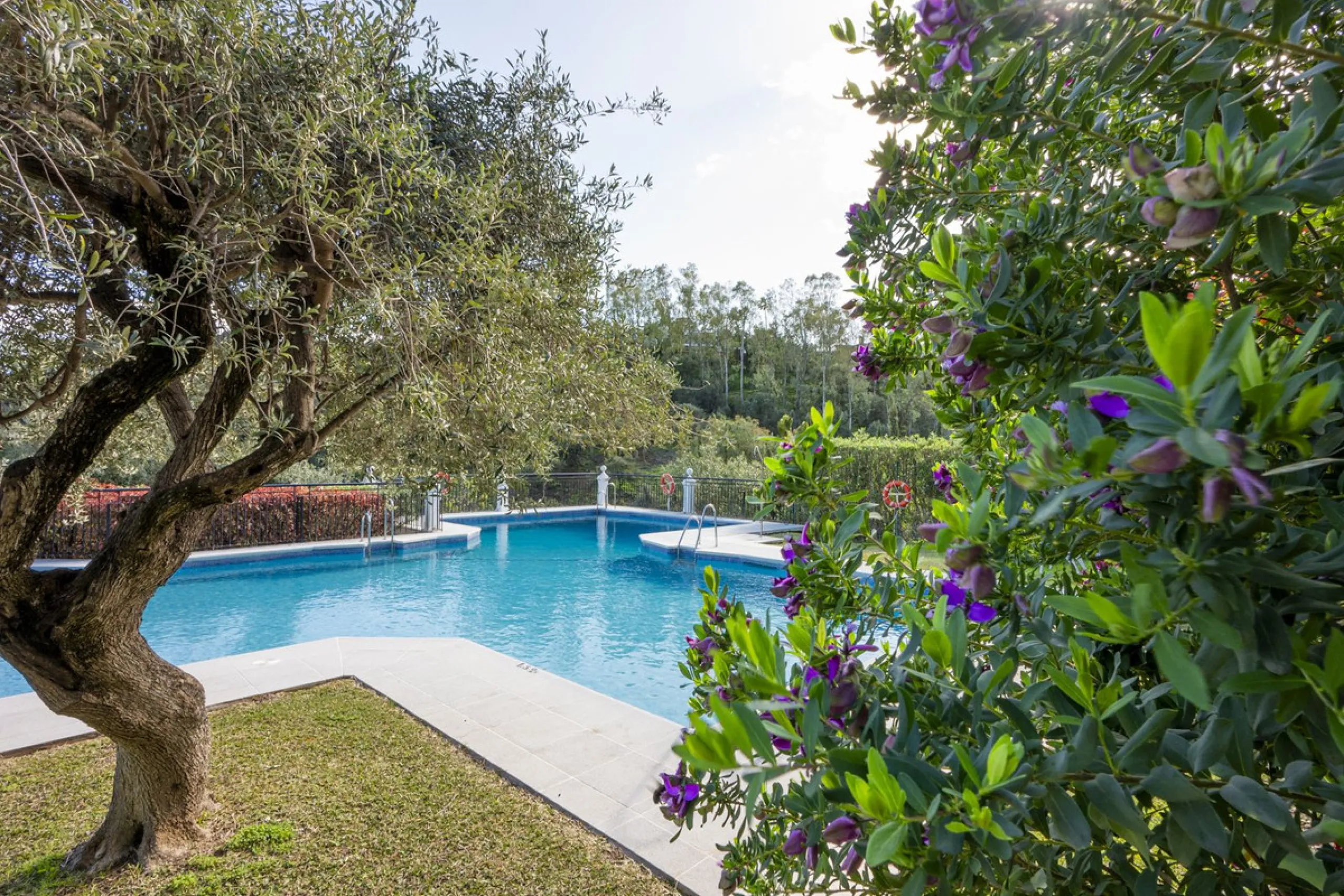 Elegant Penthouse Living in Puerto del Almendro, Benahavís