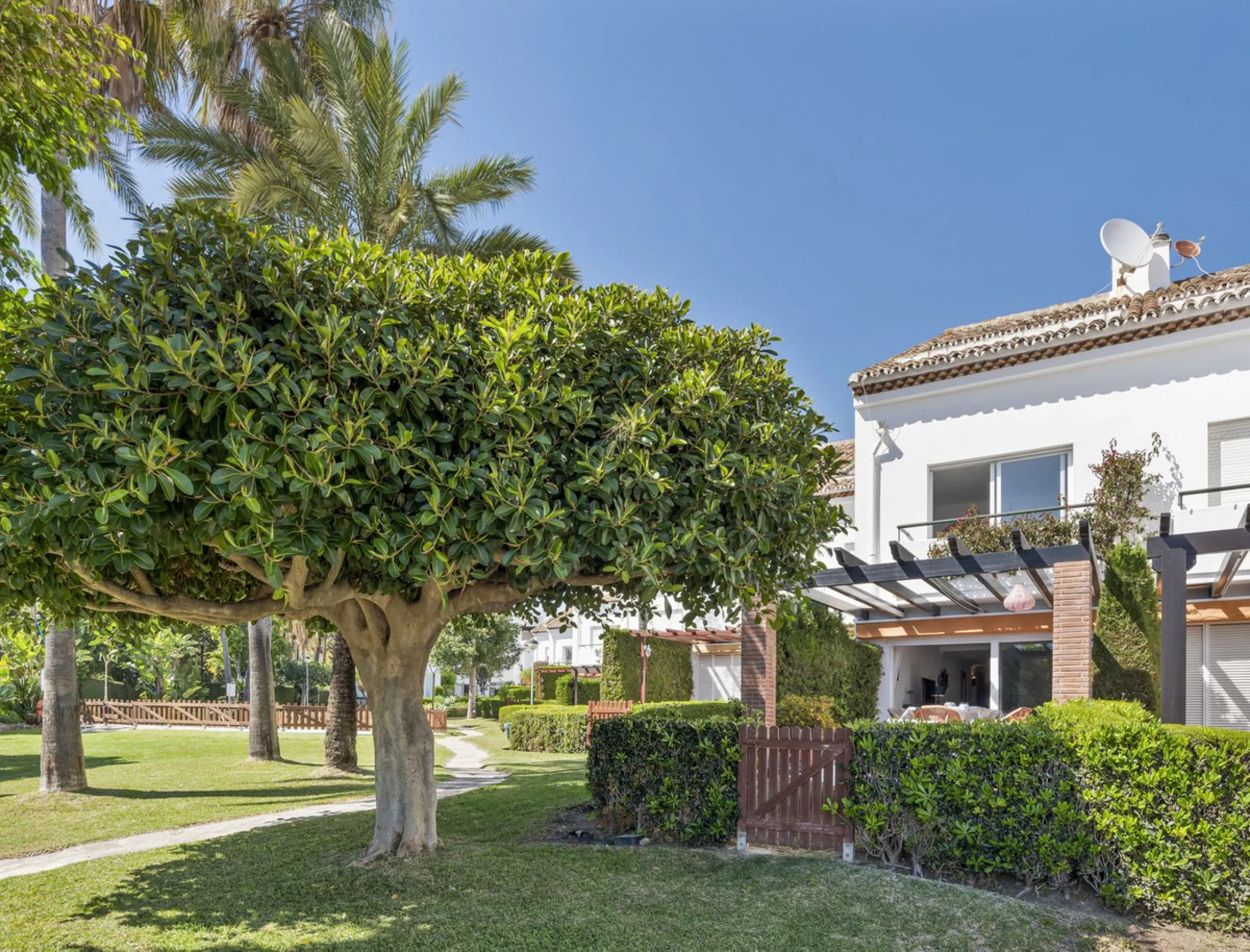 Frontline Beach Townhouse – Bahia Doncella, Estepona West