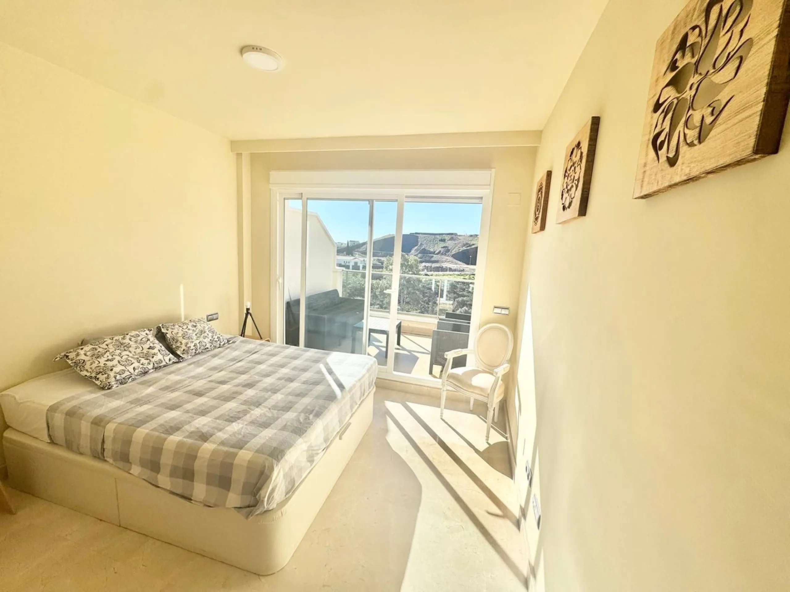 Apartment - Middle Floor Apartment в продаже в Mijas, Málaga. В доме 2 спален и 2 ванных комнат. Площадь дома 108 м²