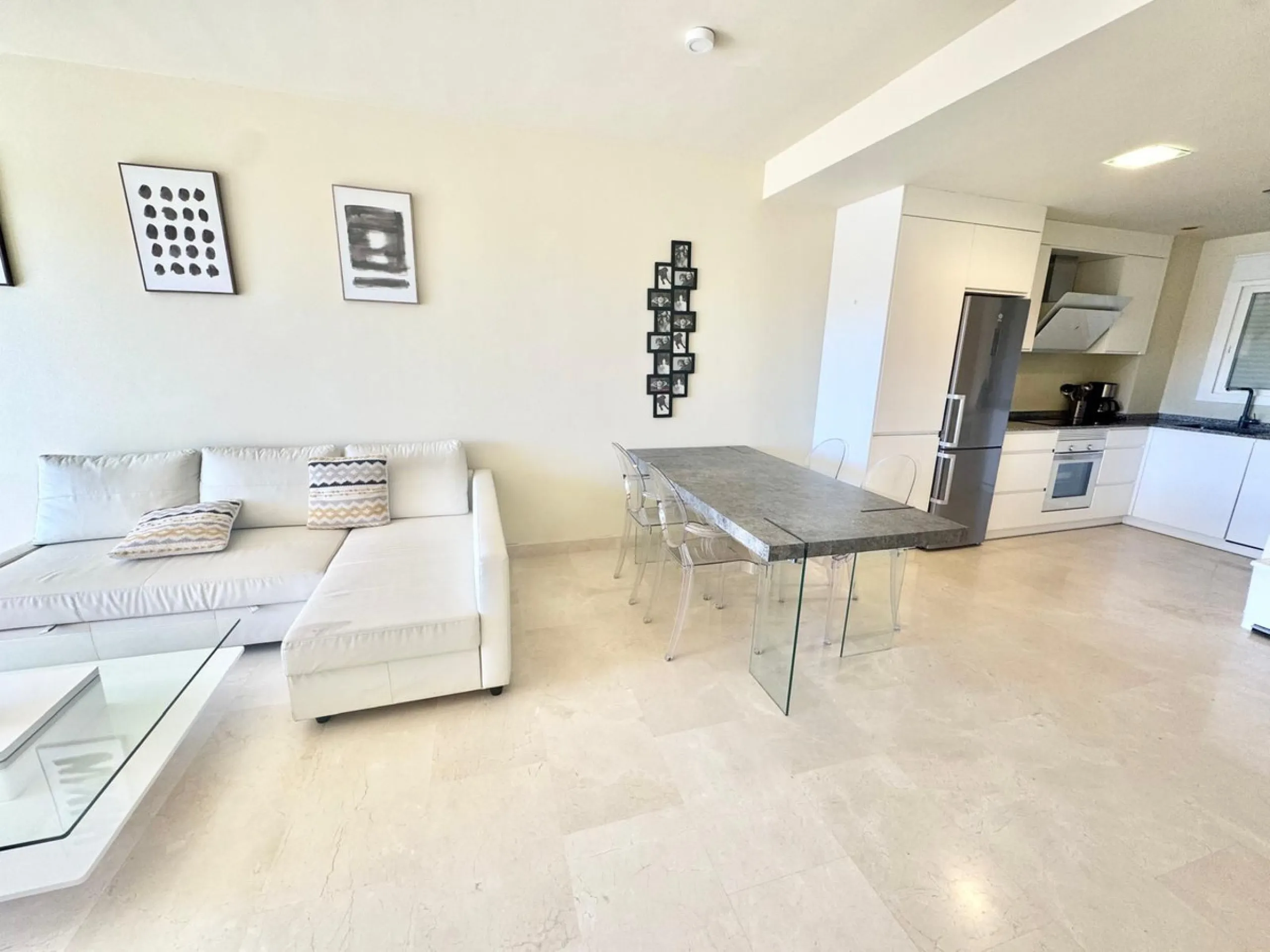 Apartment - Middle Floor Apartment в продаже в Mijas, Málaga. В доме 2 спален и 2 ванных комнат. Площадь дома 108 м²
