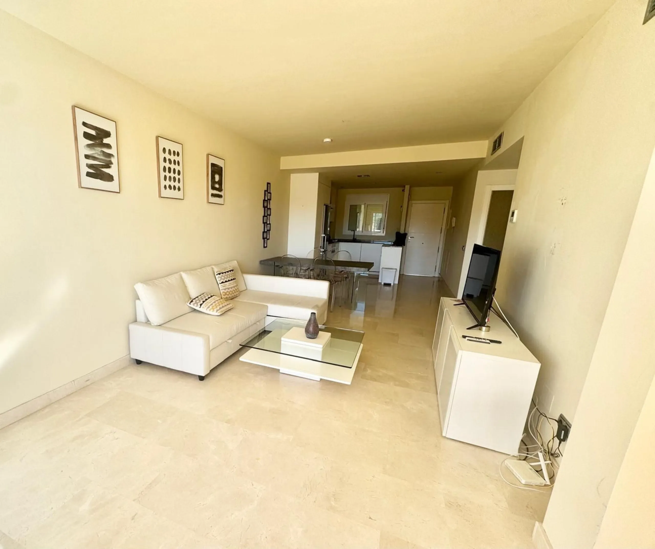Apartment - Middle Floor Apartment в продаже в Mijas, Málaga. В доме 2 спален и 2 ванных комнат. Площадь дома 108 м²