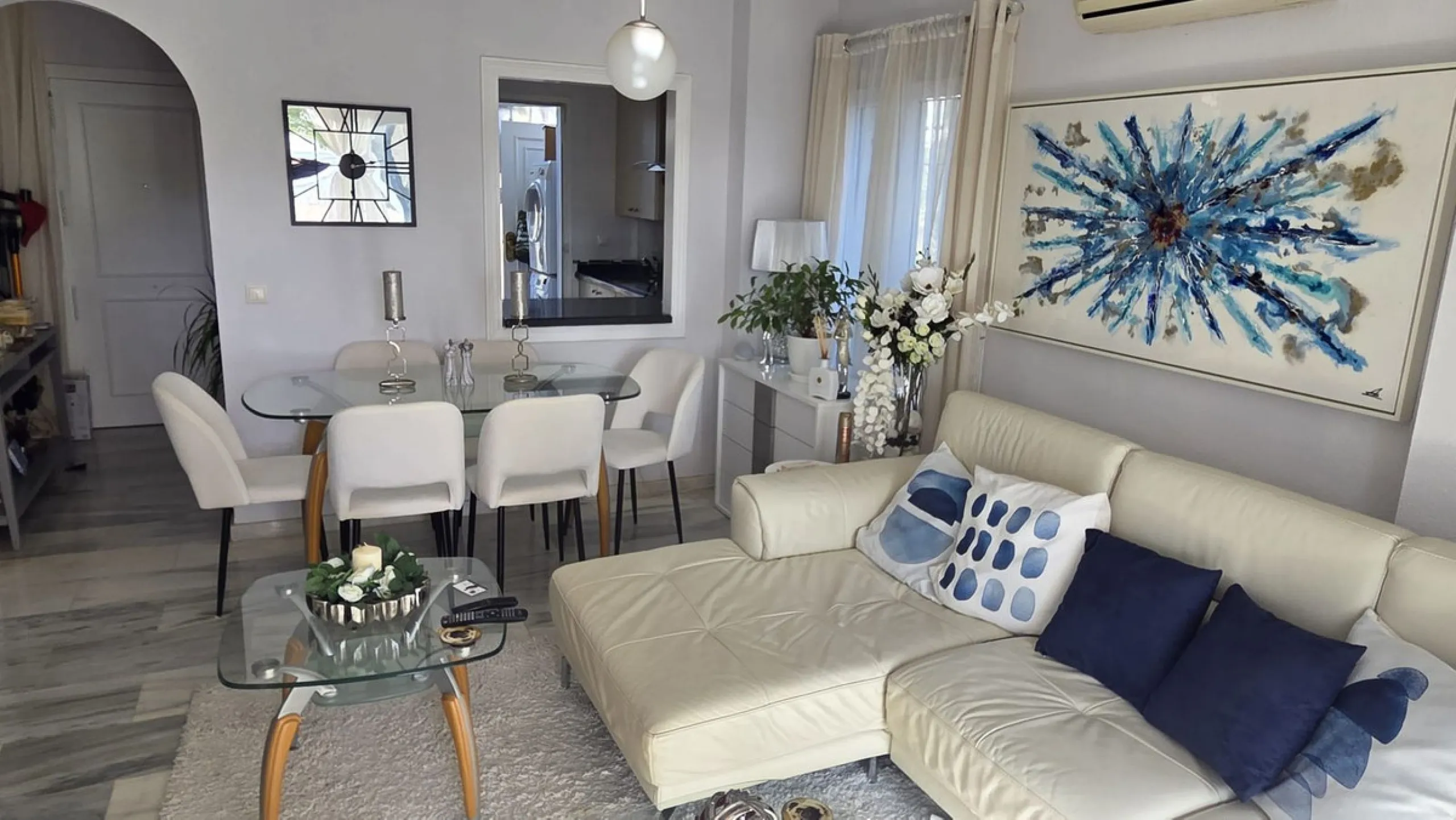 Apartment - Middle Floor Apartment в продаже в Mijas, Málaga. В доме 2 спален и 2 ванных комнат. Площадь дома 84 м²