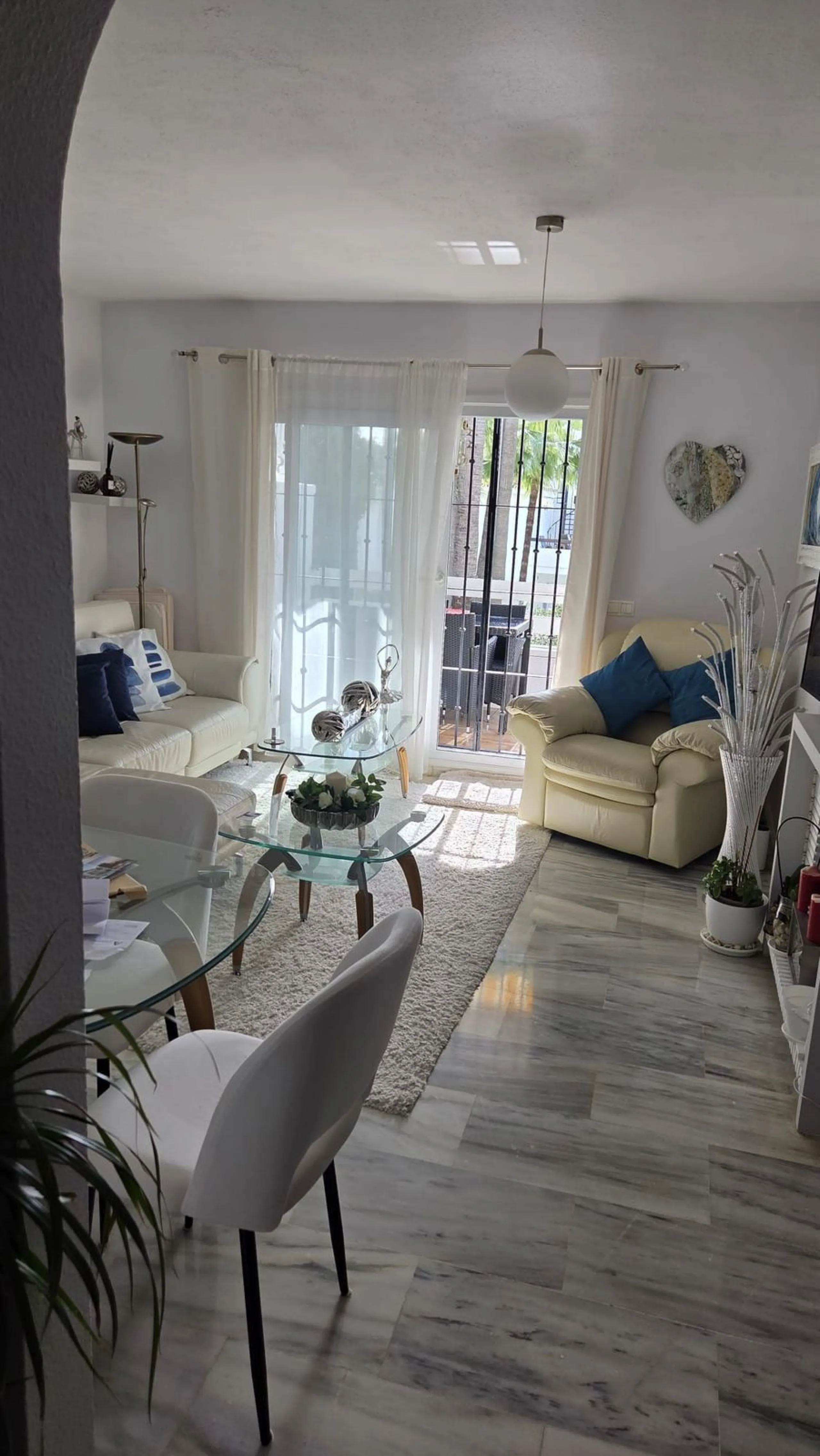 Apartment - Middle Floor Apartment в продаже в Mijas, Málaga. В доме 2 спален и 2 ванных комнат. Площадь дома 84 м²