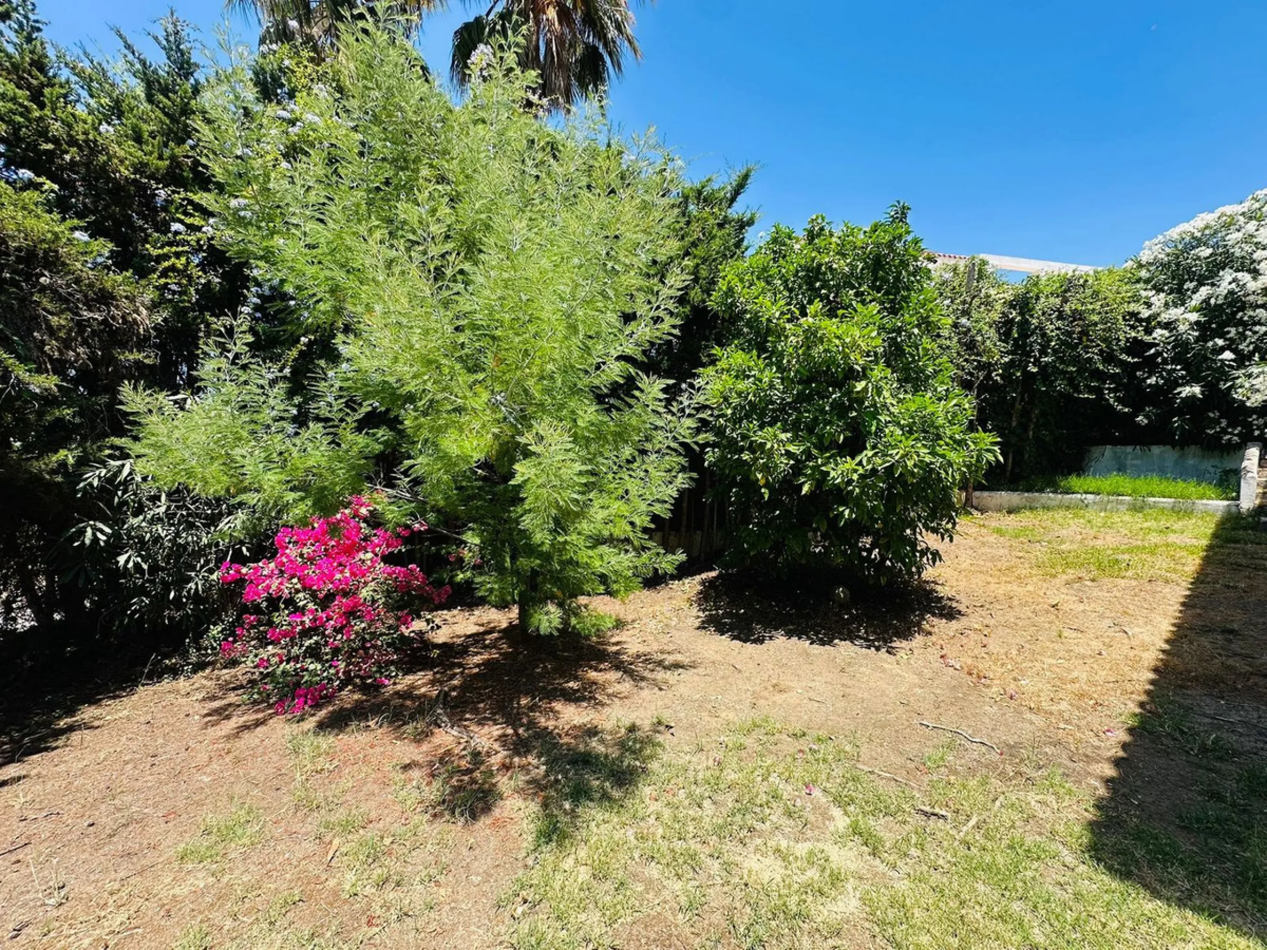House - Detached Villa в продаже в Estepona, Málaga. В доме 3 спален и 3 ванных комнат. Площадь дома 338 м². Площадь участка 864 м²