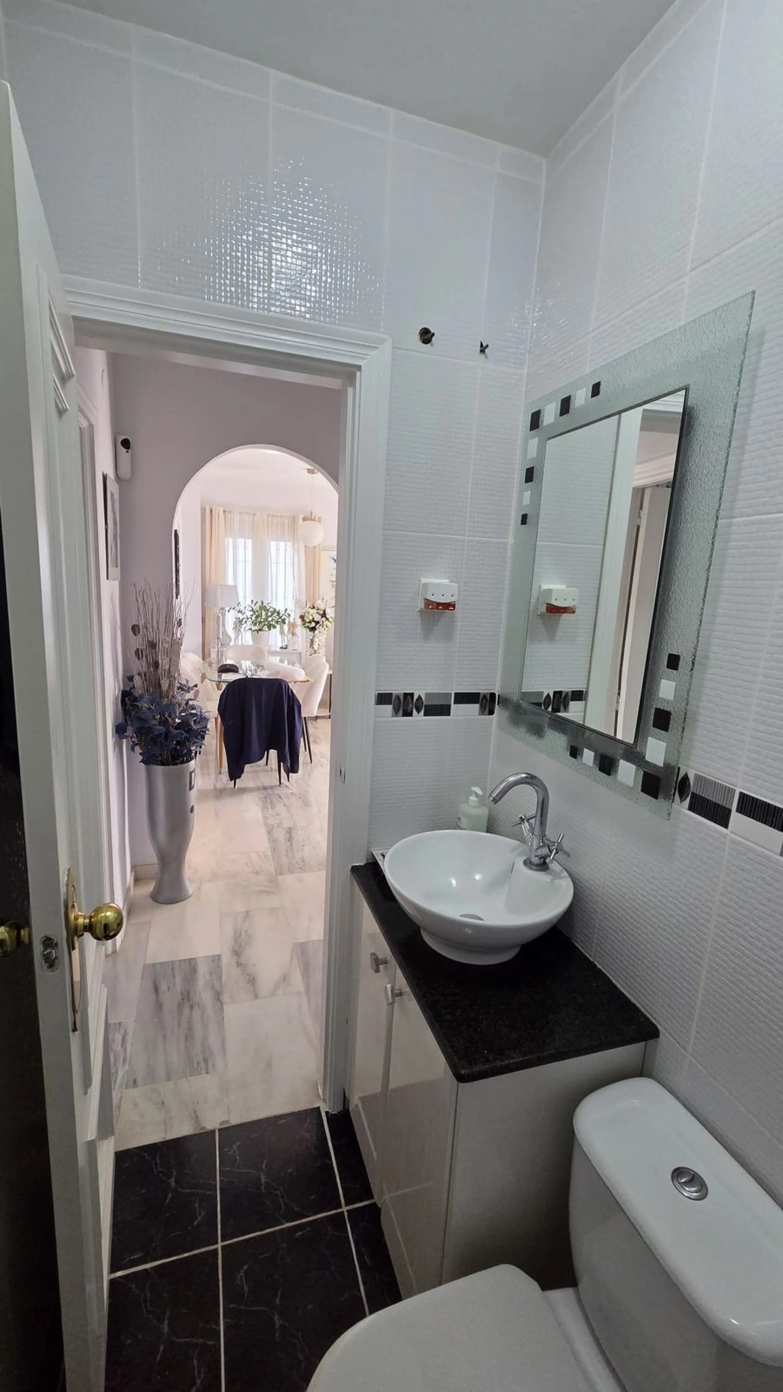 Apartment - Middle Floor Apartment в продаже в Mijas, Málaga. В доме 2 спален и 2 ванных комнат. Площадь дома 84 м²