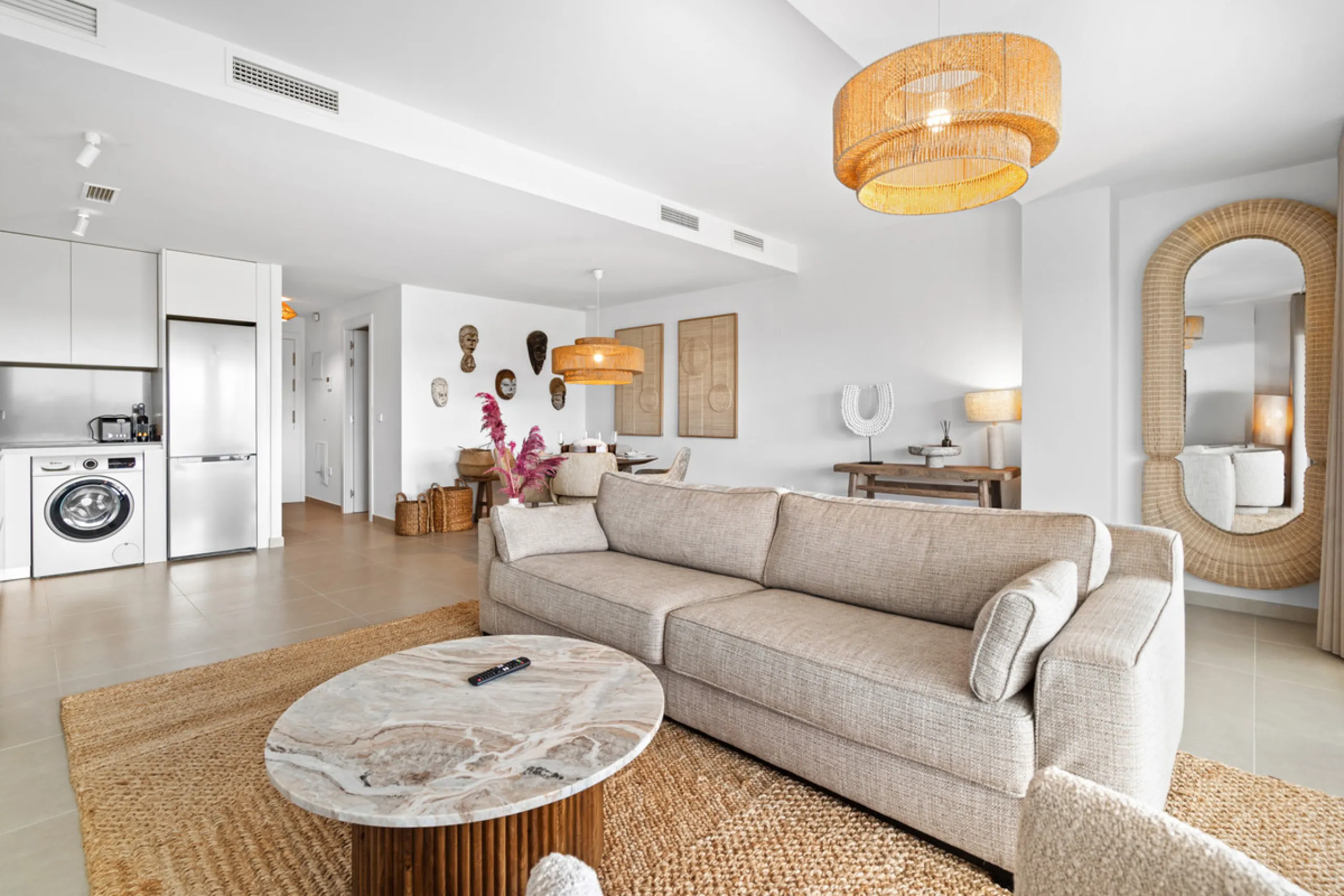 Discover contemporary Mediterranean living in this brand new 3-bedroom, 2-bathroom apartment, ideally located in the heart of the New Golden Mile between Marbella and Estepona.