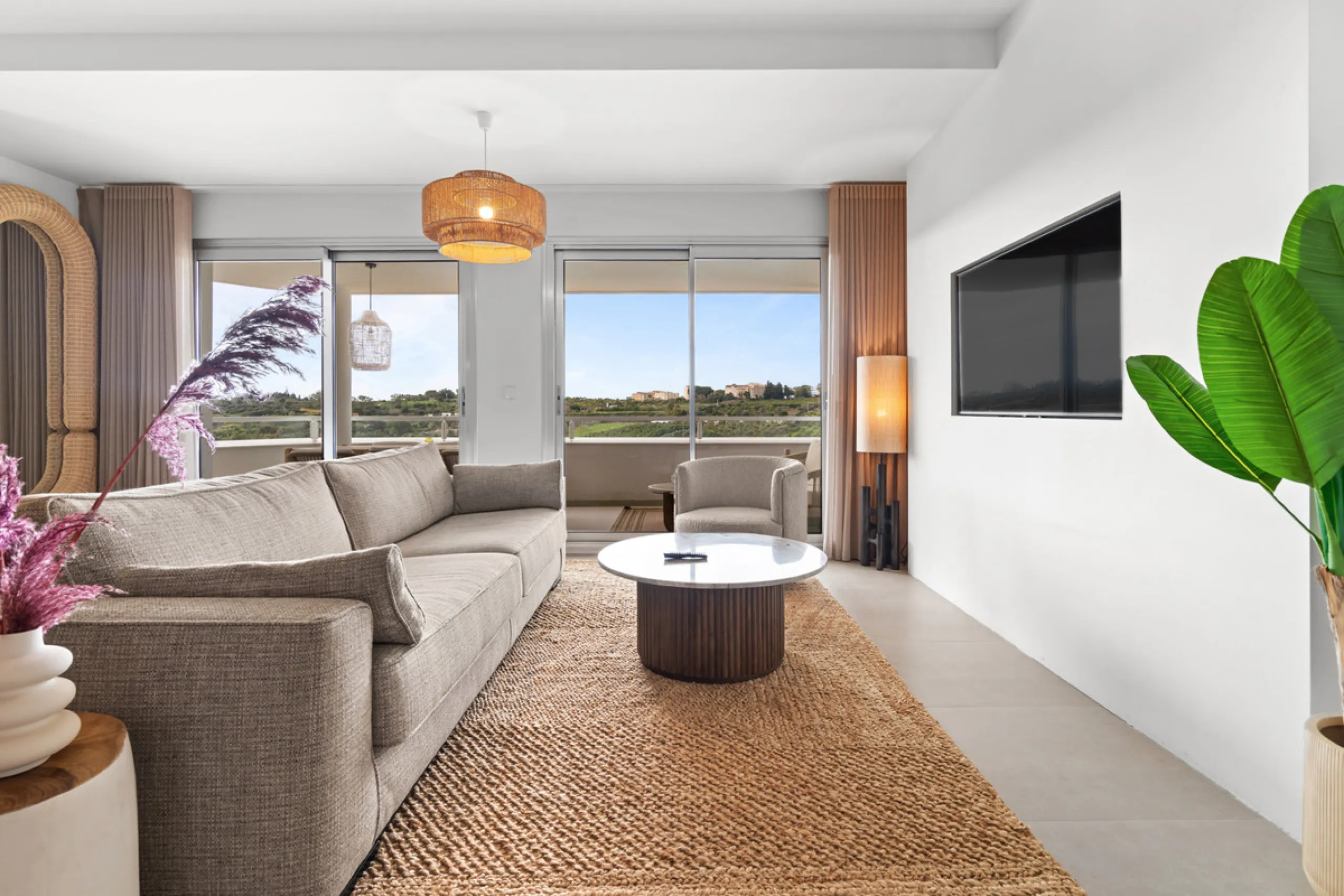 Discover contemporary Mediterranean living in this brand new 3-bedroom, 2-bathroom apartment, ideally located in the heart of the New Golden Mile between Marbella and Estepona.