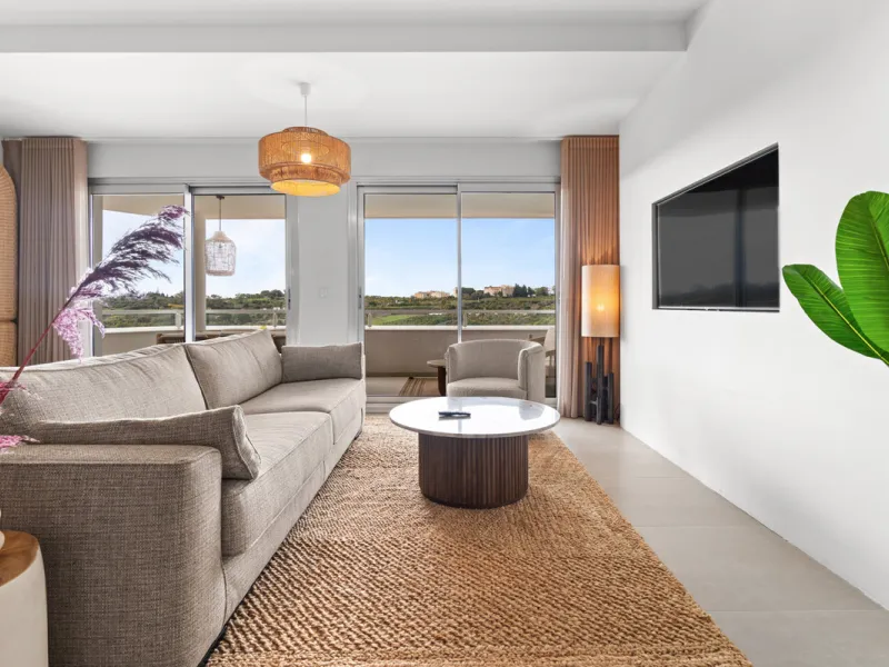 Discover contemporary Mediterranean living in this brand new 3-bedroom, 2-bathroom apartment, ideally located in the heart of the New Golden Mile between Marbella and Estepona.