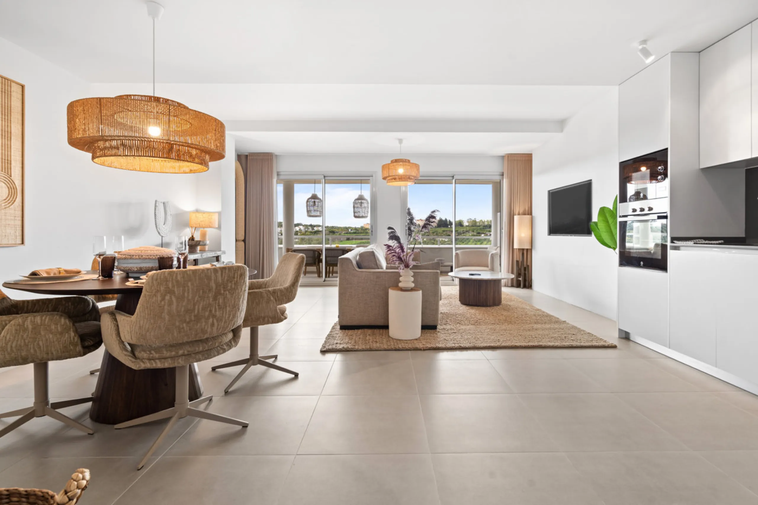 Discover contemporary Mediterranean living in this brand new 3-bedroom, 2-bathroom apartment, ideally located in the heart of the New Golden Mile between Marbella and Estepona.