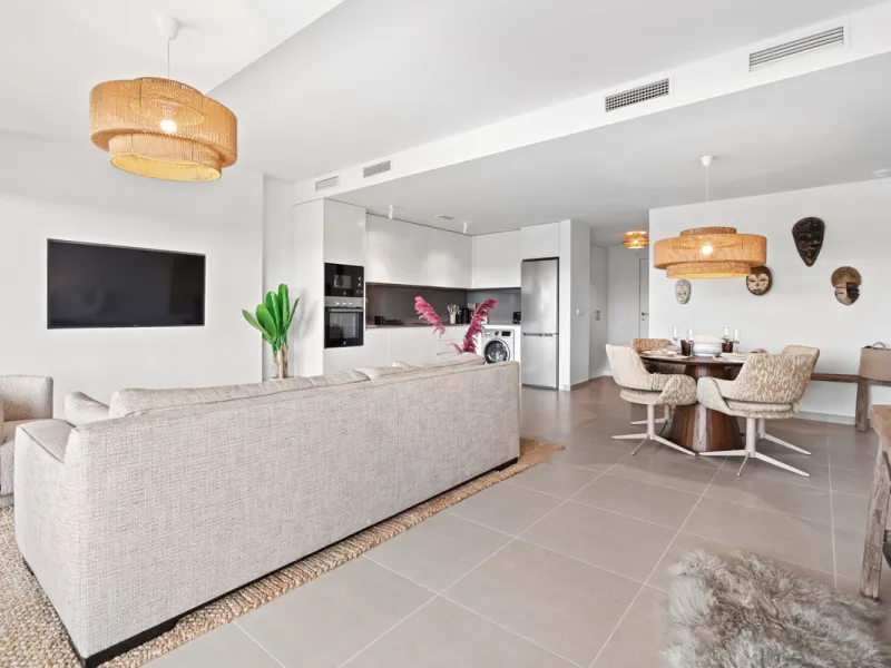 Discover contemporary Mediterranean living in this brand new 3-bedroom, 2-bathroom apartment, ideally located in the heart of the New Golden Mile between Marbella and Estepona.