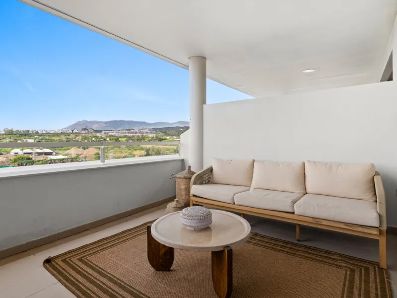 Discover contemporary Mediterranean living in this brand new 3-bedroom, 2-bathroom apartment, ideally located in the heart of the New Golden Mile between Marbella and Estepona.