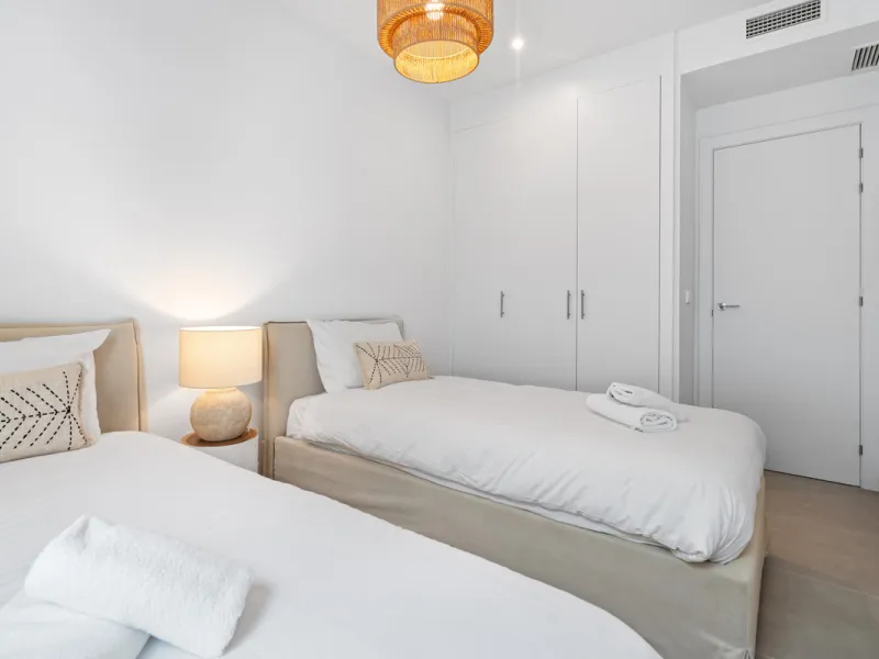 Discover contemporary Mediterranean living in this brand new 3-bedroom, 2-bathroom apartment, ideally located in the heart of the New Golden Mile between Marbella and Estepona.