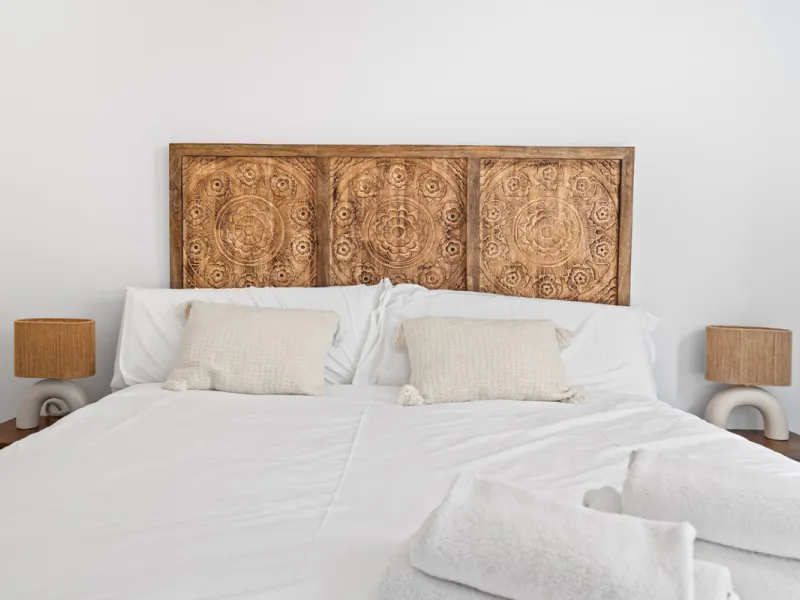 Discover contemporary Mediterranean living in this brand new 3-bedroom, 2-bathroom apartment, ideally located in the heart of the New Golden Mile between Marbella and Estepona.