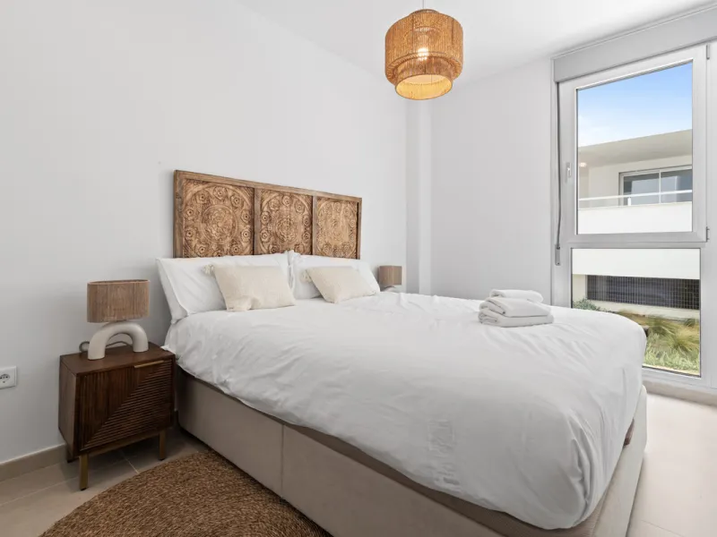 Discover contemporary Mediterranean living in this brand new 3-bedroom, 2-bathroom apartment, ideally located in the heart of the New Golden Mile between Marbella and Estepona.