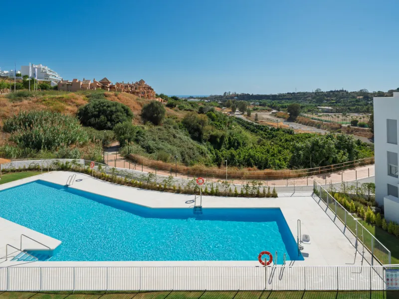 Discover contemporary Mediterranean living in this brand new 3-bedroom, 2-bathroom apartment, ideally located in the heart of the New Golden Mile between Marbella and Estepona.