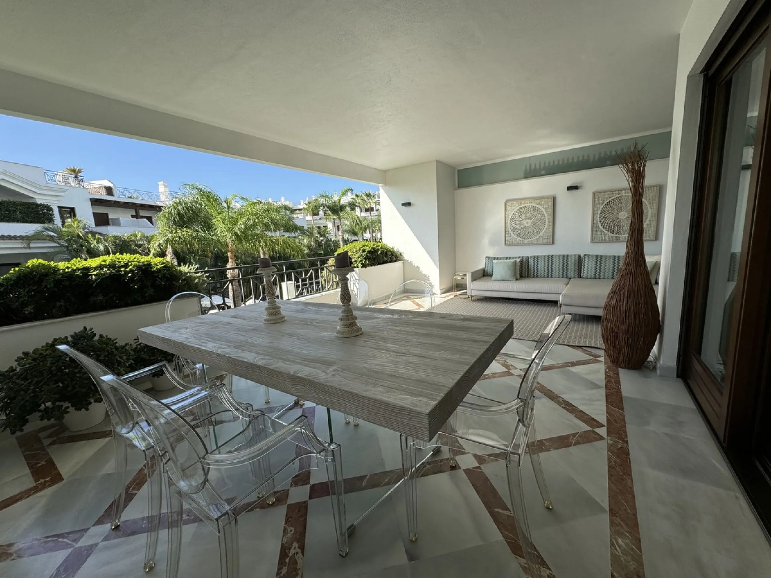 Apartment - Ground Floor Apartment в продаже в Estepona, Málaga. В доме 2 спален и 2 ванных комнат. Площадь дома 172 м²