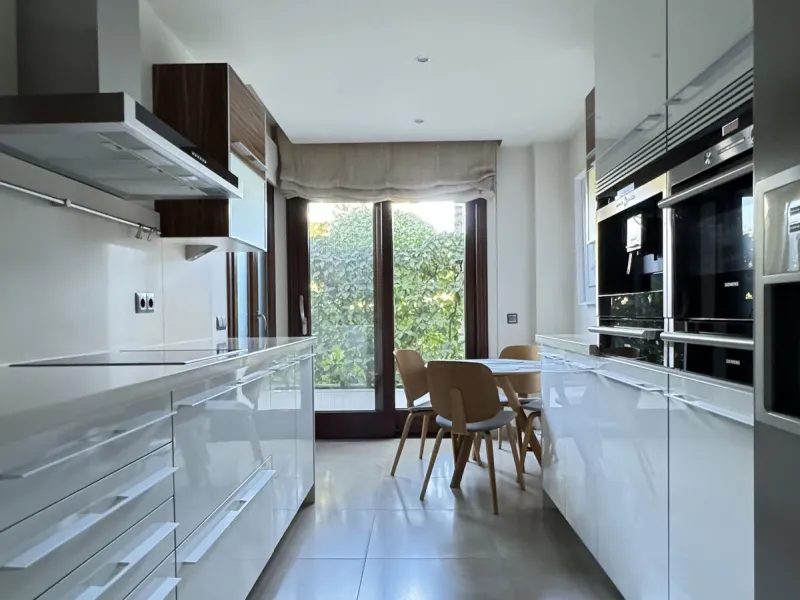 Apartment - Ground Floor Apartment в продаже в Estepona, Málaga. В доме 2 спален и 2 ванных комнат. Площадь дома 172 м²
