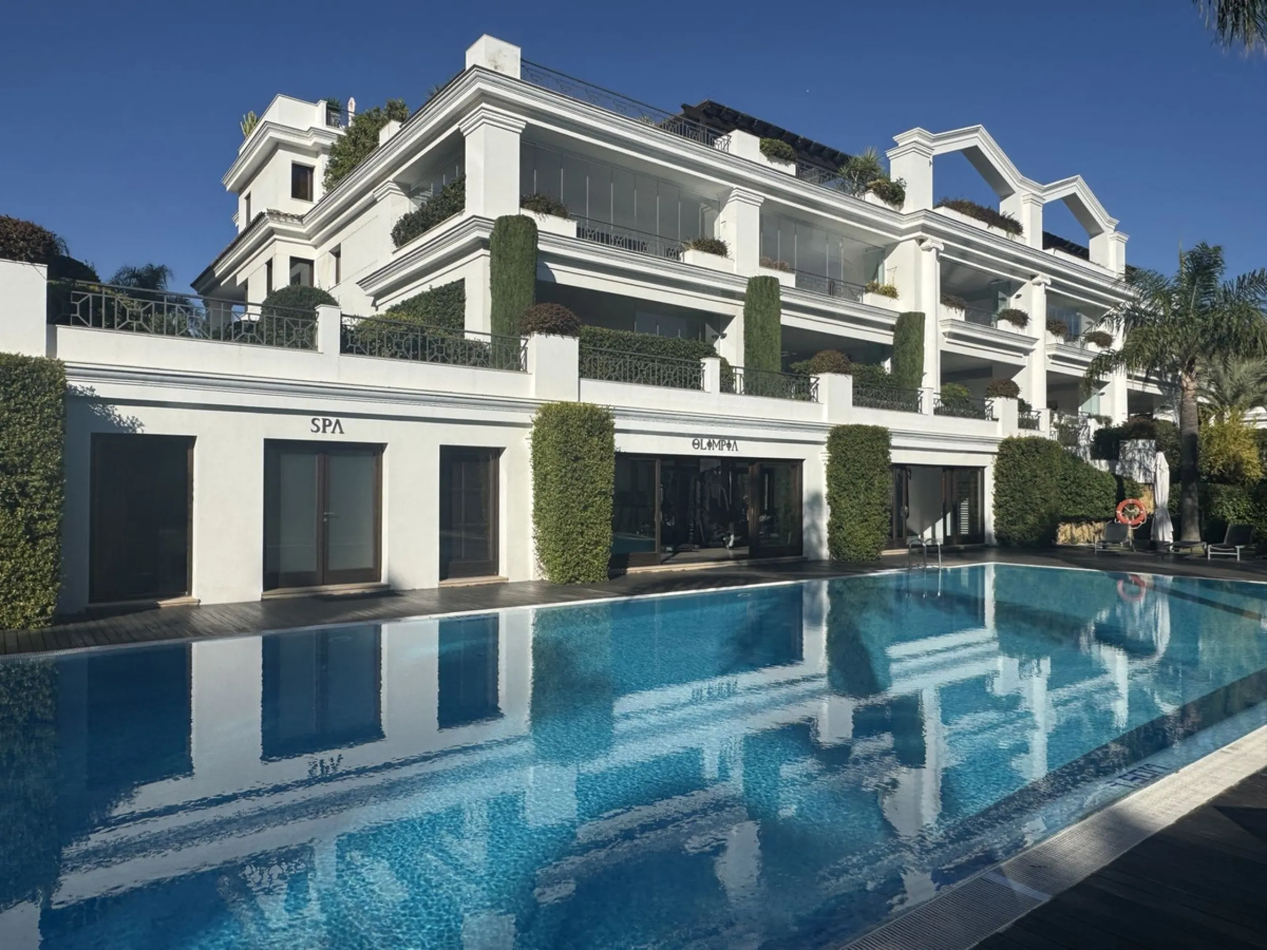 Apartment - Ground Floor Apartment в продаже в Estepona, Málaga. В доме 2 спален и 2 ванных комнат. Площадь дома 172 м²