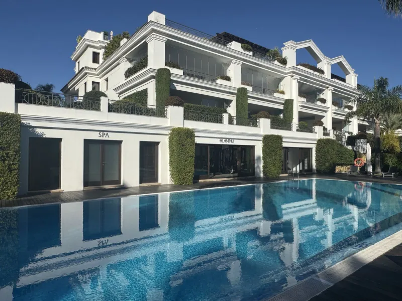 Apartment - Ground Floor Apartment в продаже в Estepona, Málaga. В доме 2 спален и 2 ванных комнат. Площадь дома 172 м²