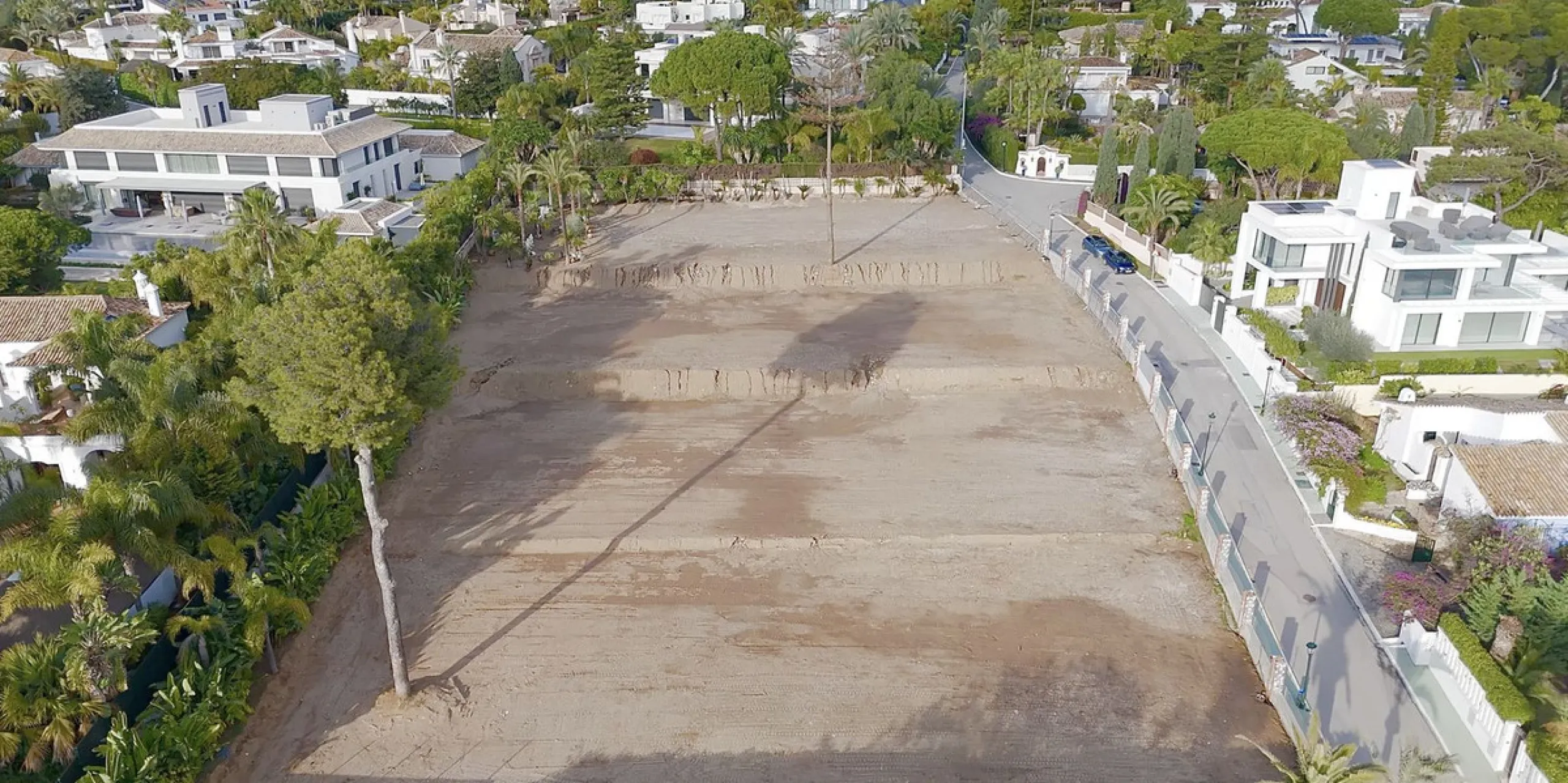 Exklusives Baugrundstück nahe dem Strand in Los Monteros, Marbella