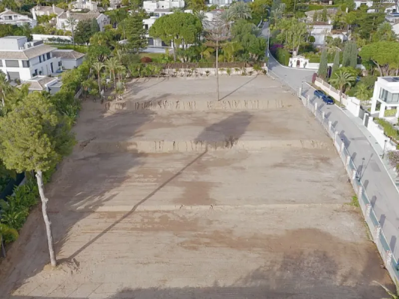 Exklusives Baugrundstück nahe dem Strand in Los Monteros, Marbella