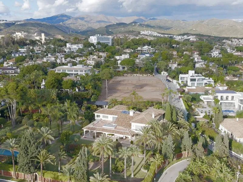 Exklusives Baugrundstück nahe dem Strand in Los Monteros, Marbella