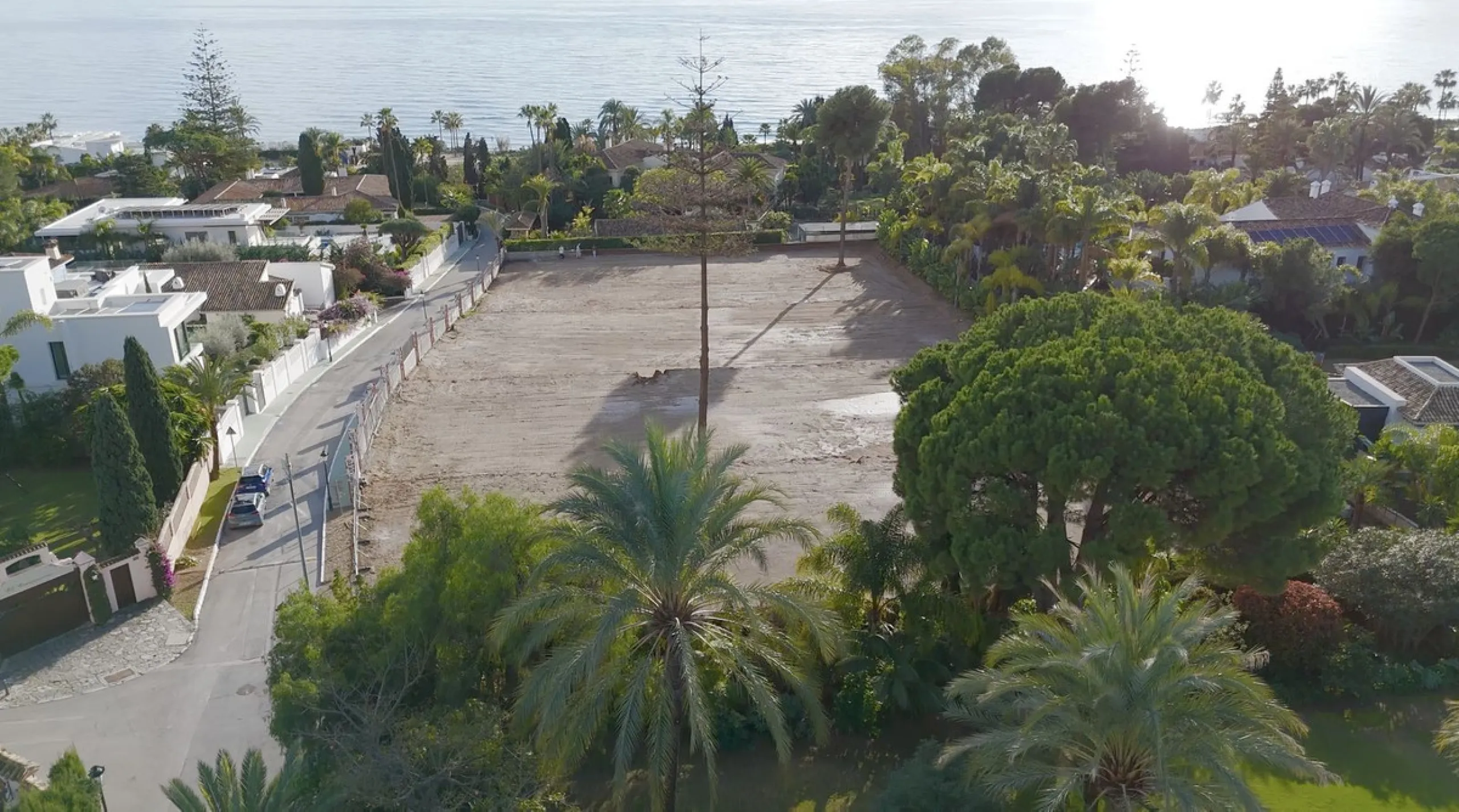 Exklusives Baugrundstück nahe dem Strand in Los Monteros, Marbella