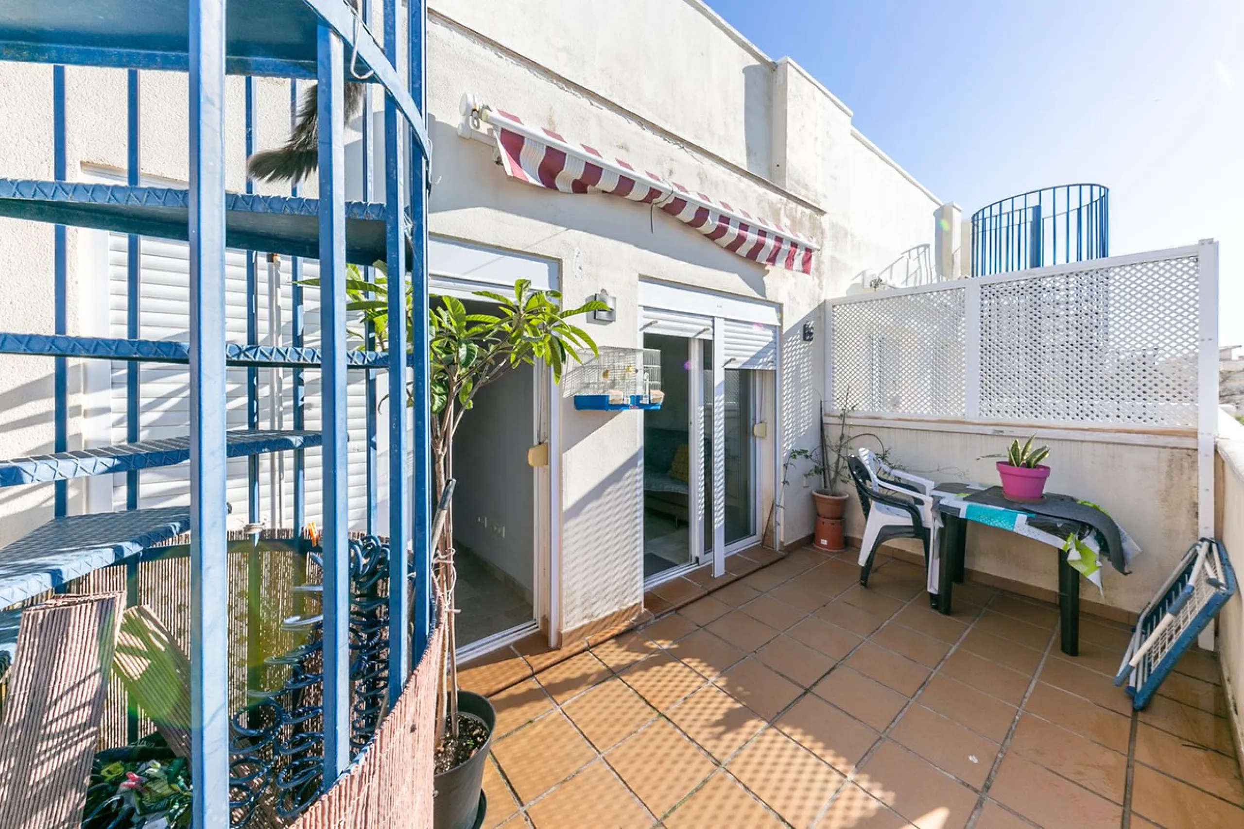 We present this unique property in the Torrequebrada Shopping Centre area.
