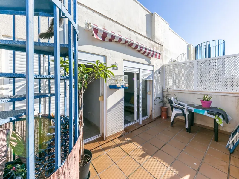 We present this unique property in the Torrequebrada Shopping Centre area.