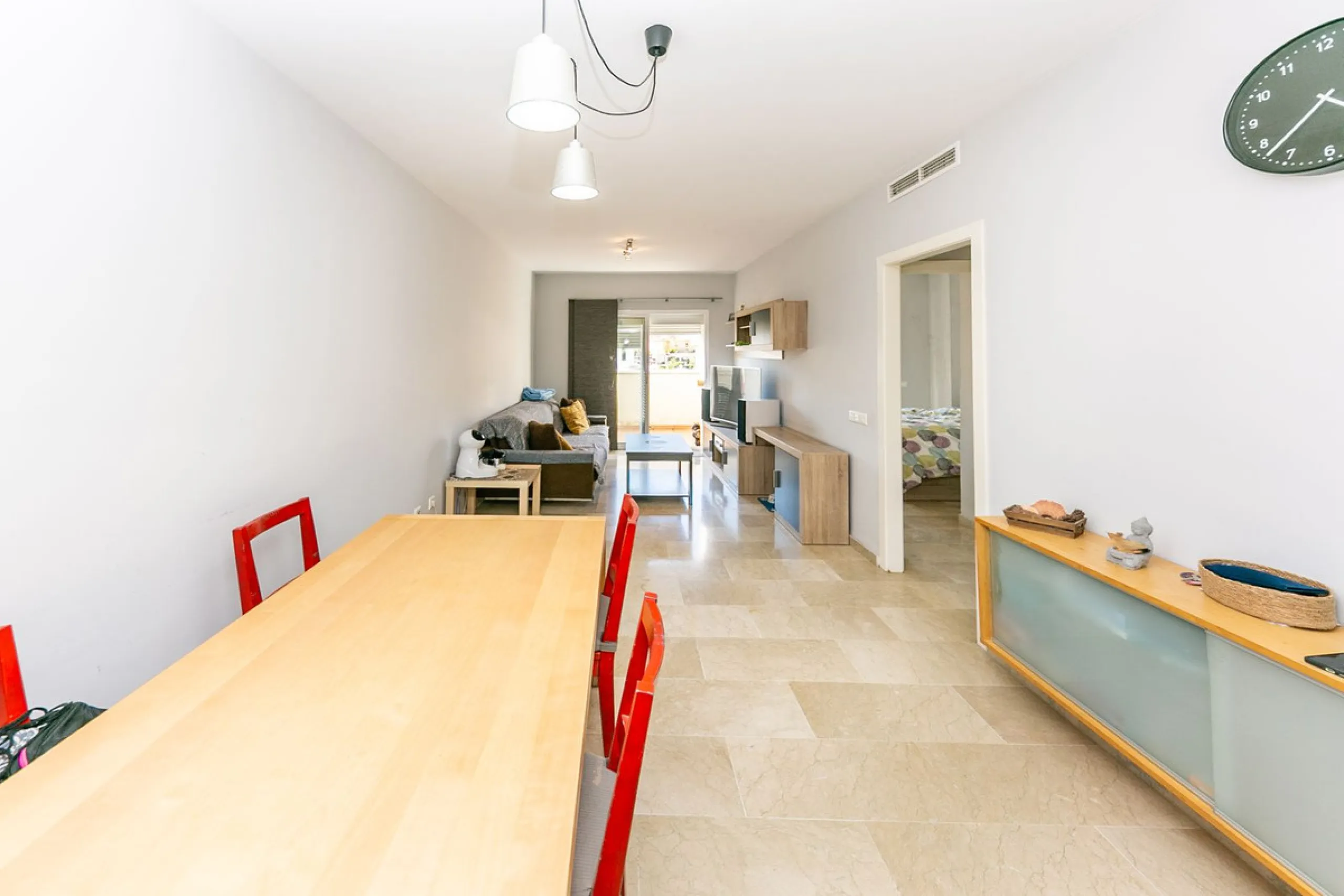 We present this unique property in the Torrequebrada Shopping Centre area.