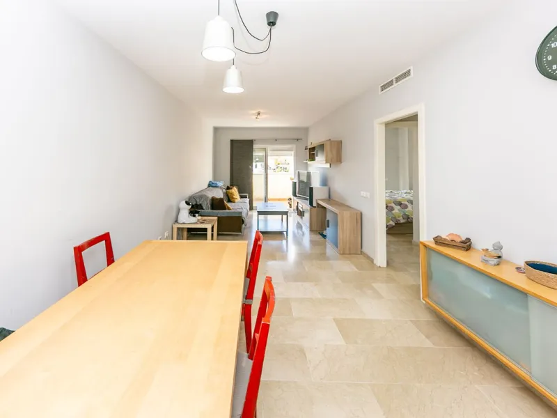 We present this unique property in the Torrequebrada Shopping Centre area.