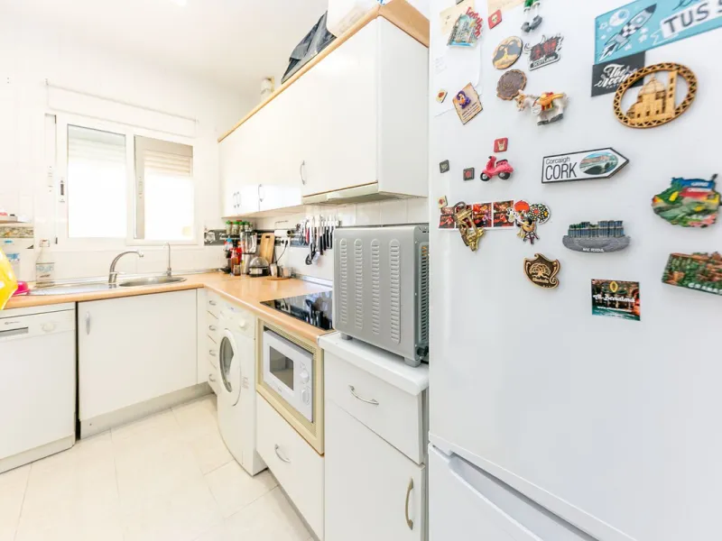 We present this unique property in the Torrequebrada Shopping Centre area.