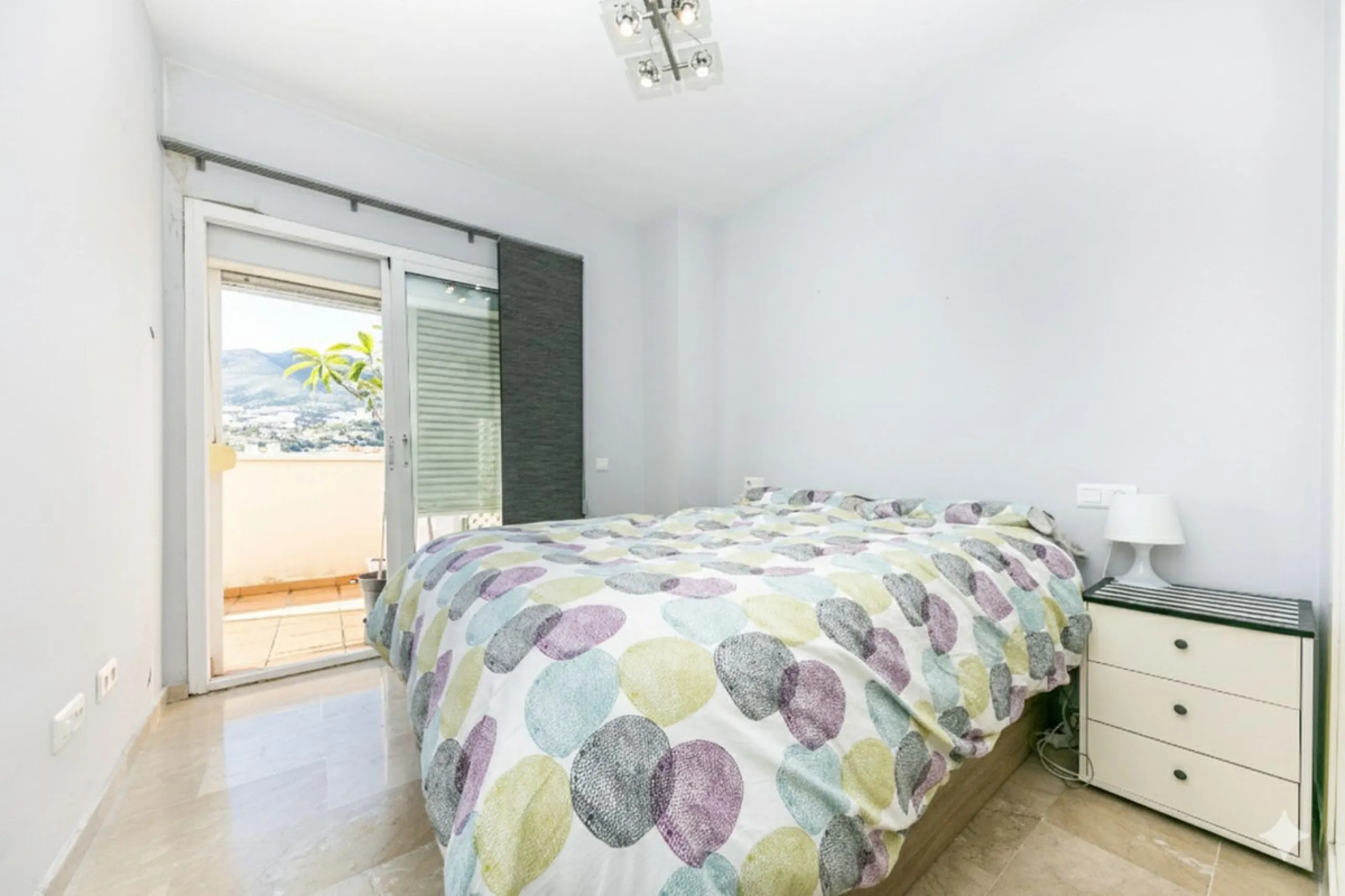 We present this unique property in the Torrequebrada Shopping Centre area.