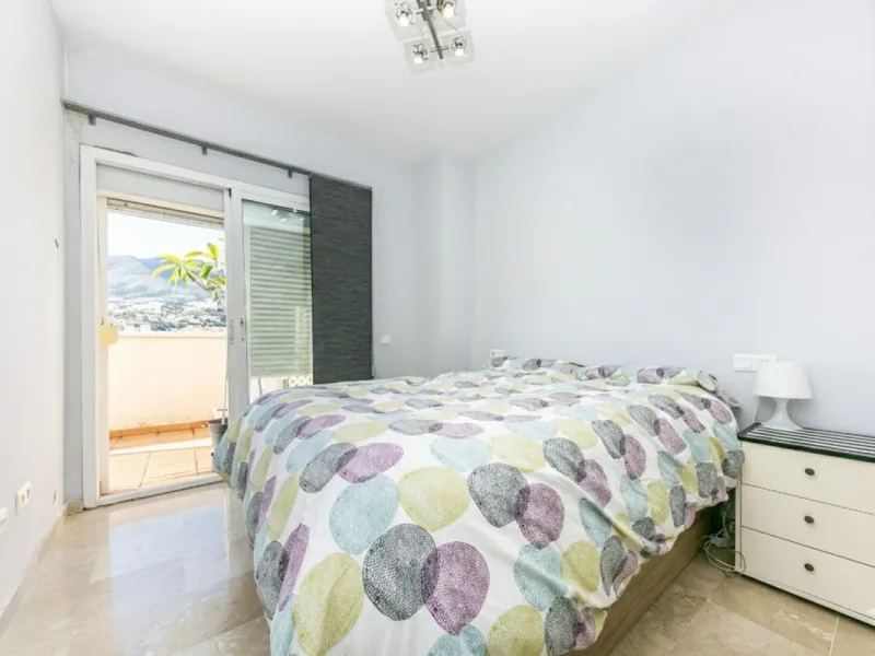 We present this unique property in the Torrequebrada Shopping Centre area.