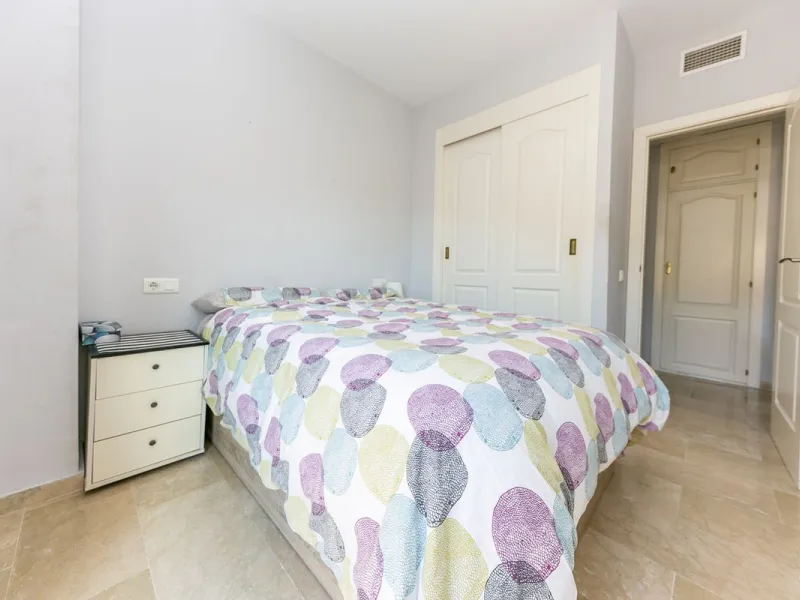 We present this unique property in the Torrequebrada Shopping Centre area.