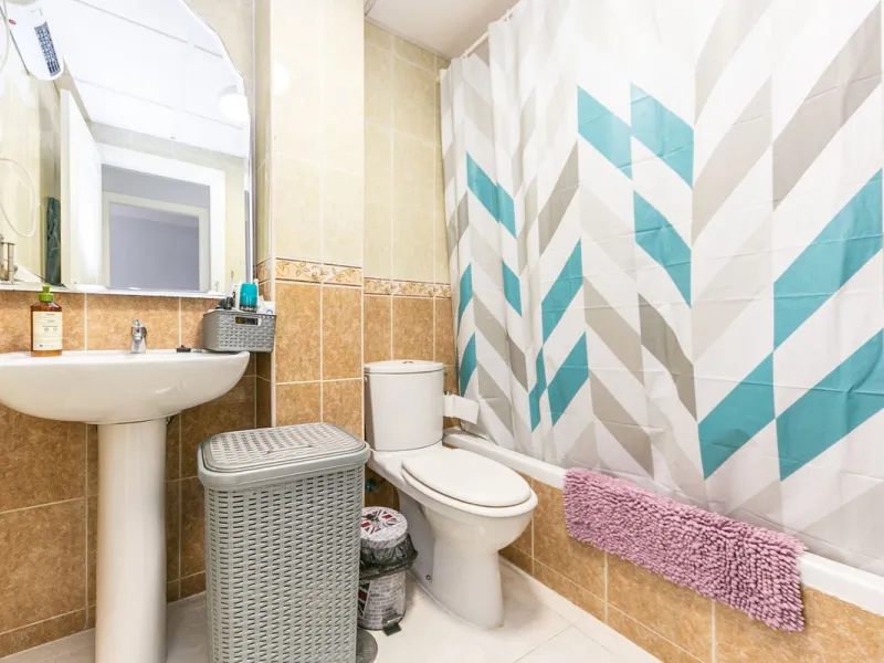 We present this unique property in the Torrequebrada Shopping Centre area.