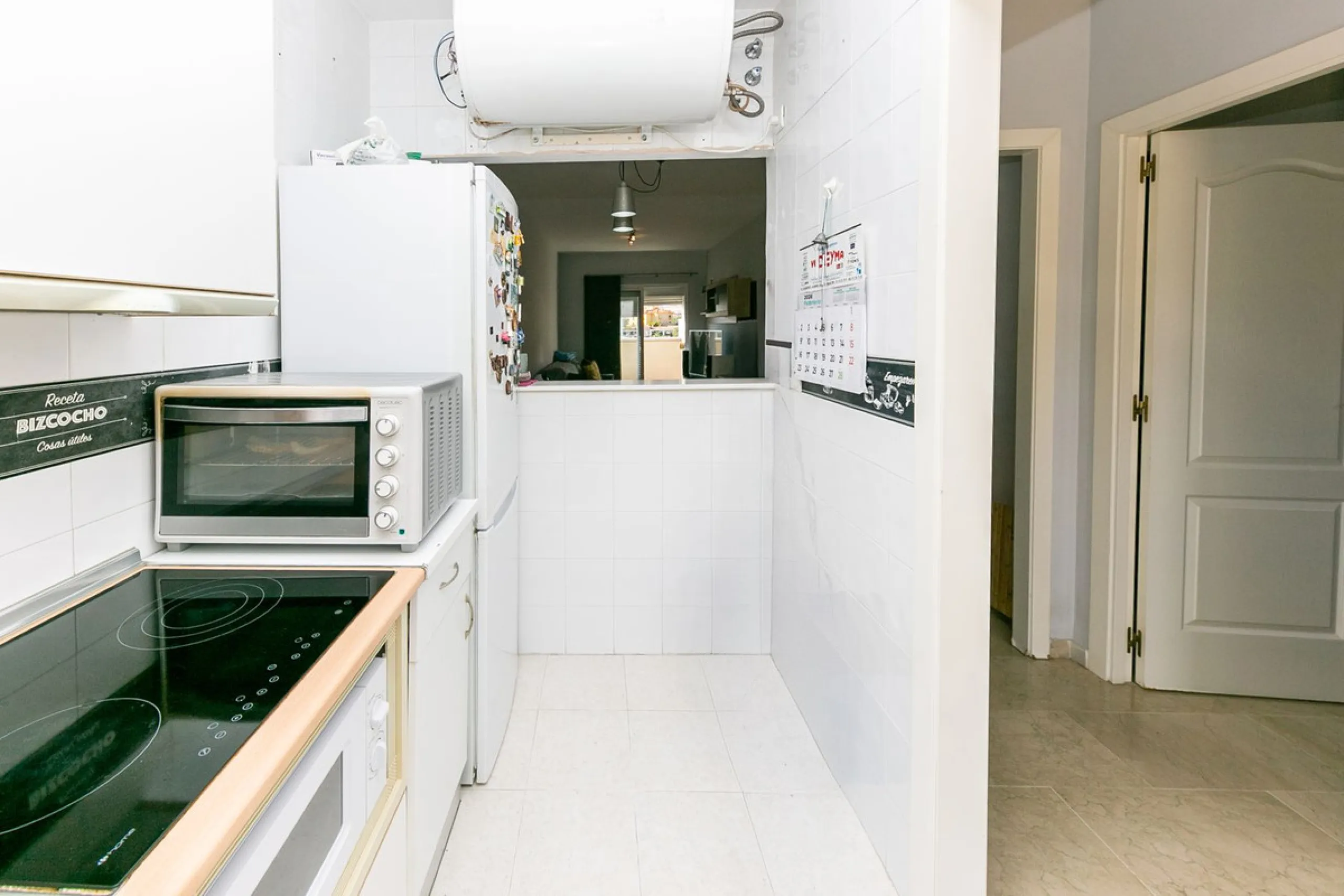 We present this unique property in the Torrequebrada Shopping Centre area.