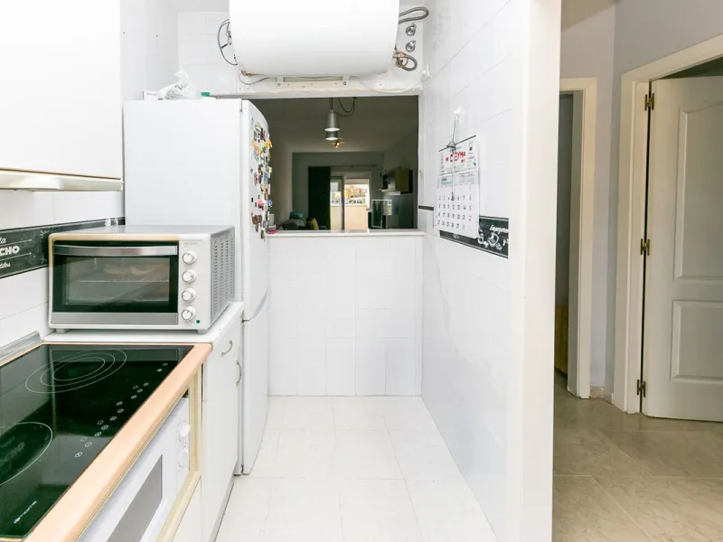 We present this unique property in the Torrequebrada Shopping Centre area.