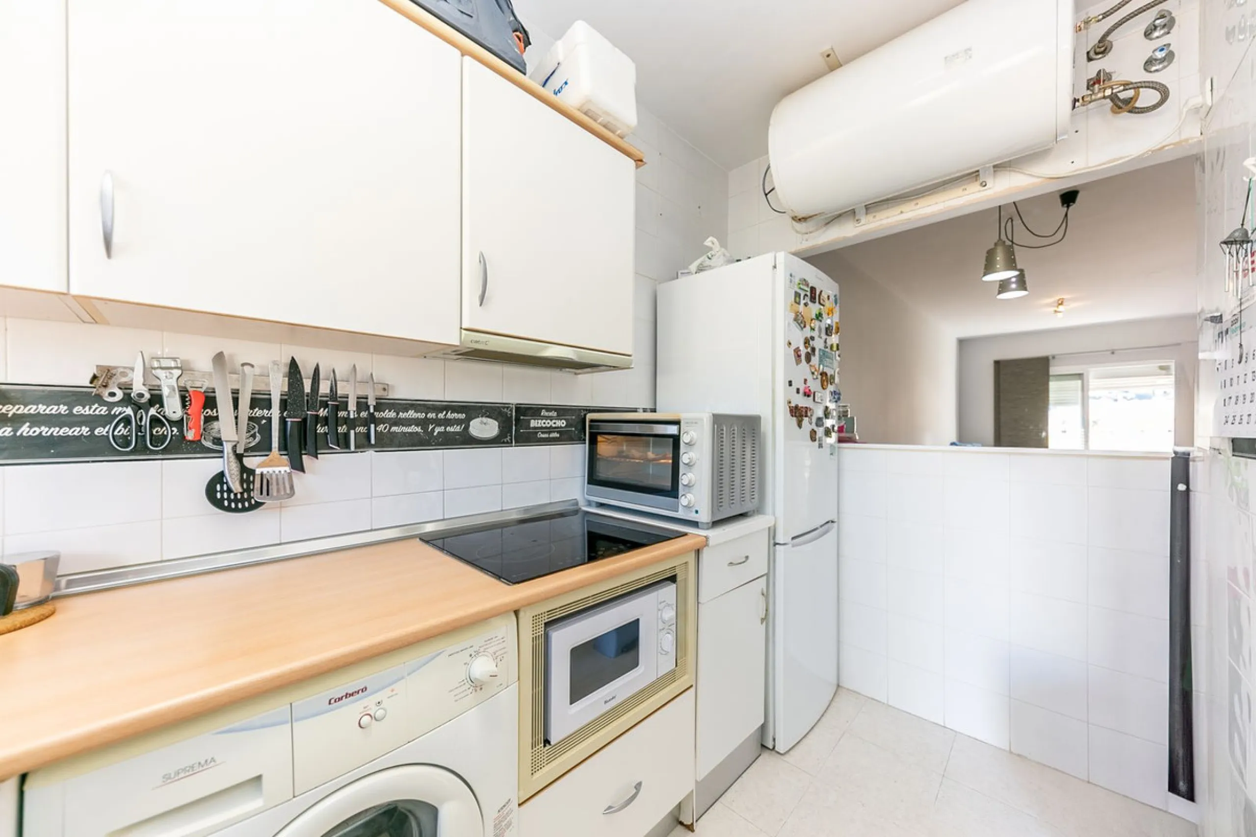 We present this unique property in the Torrequebrada Shopping Centre area.