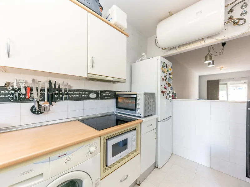 We present this unique property in the Torrequebrada Shopping Centre area.