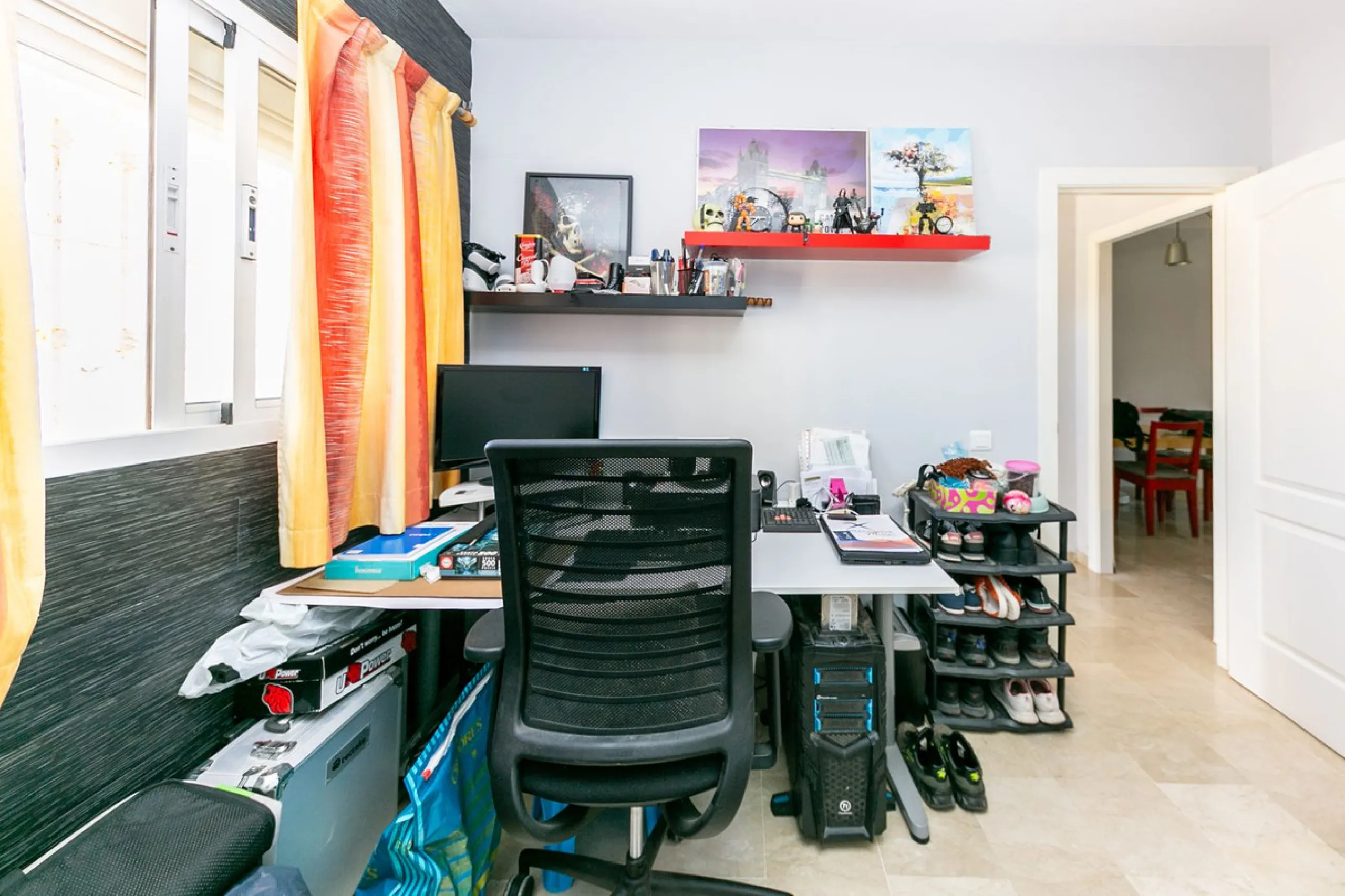 We present this unique property in the Torrequebrada Shopping Centre area.